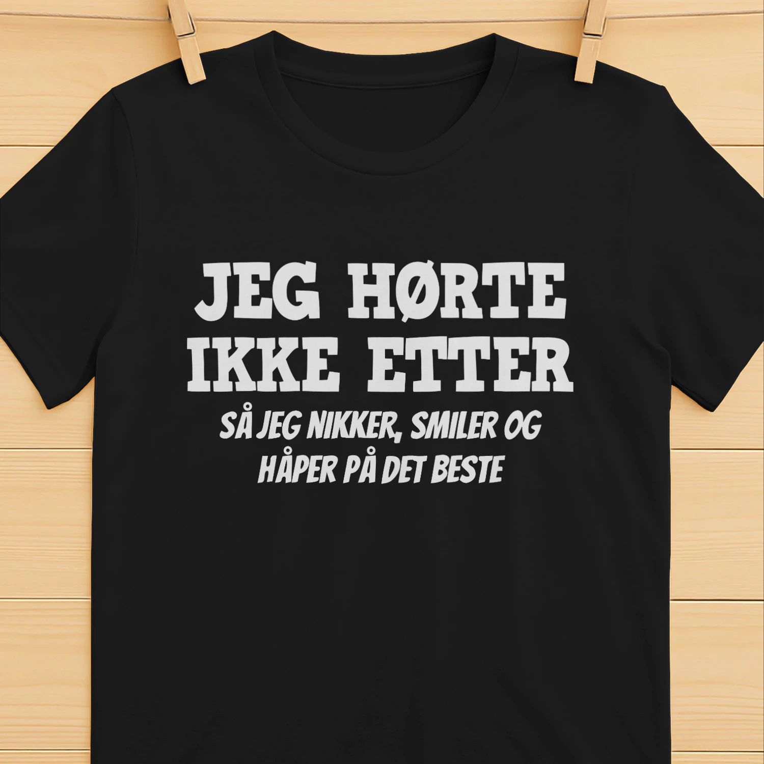 Unik T-skjorte med humoristisk norsk sitat – «Jeg hører ikke på hetter»
