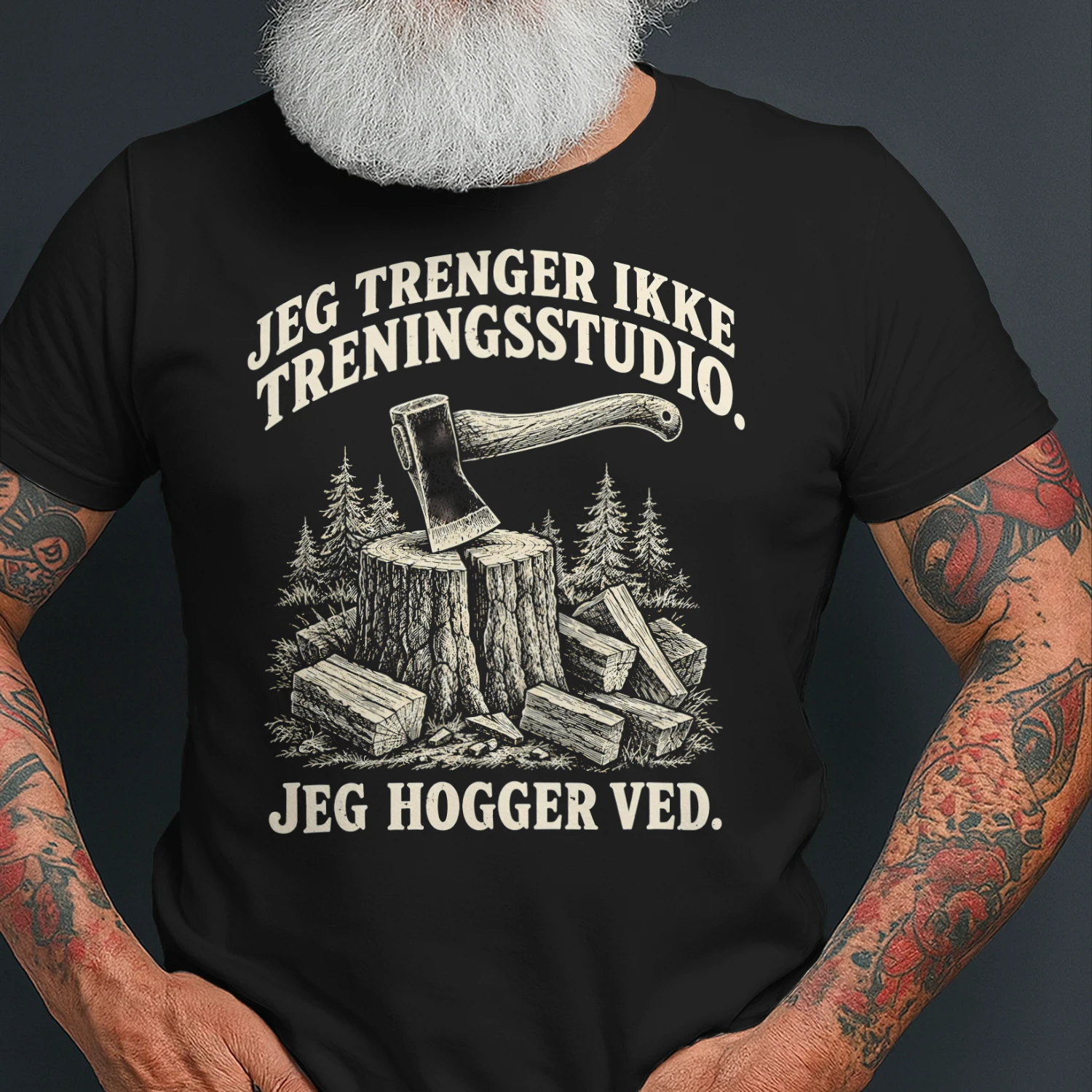 JEG TRENGER IKKE TRENINGSSTUDIO. JEG HOGGER VED
