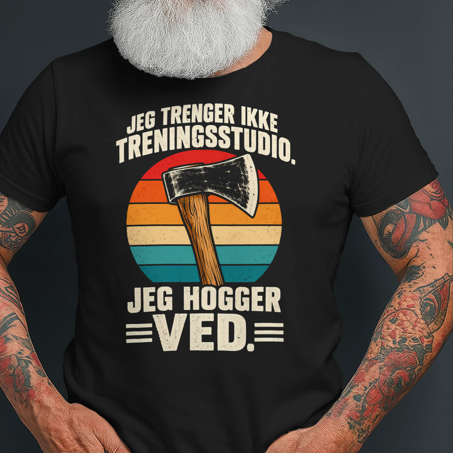 JEG TRENGER IKKE TRENINGSSTUDIO. JEG HOGGER VED