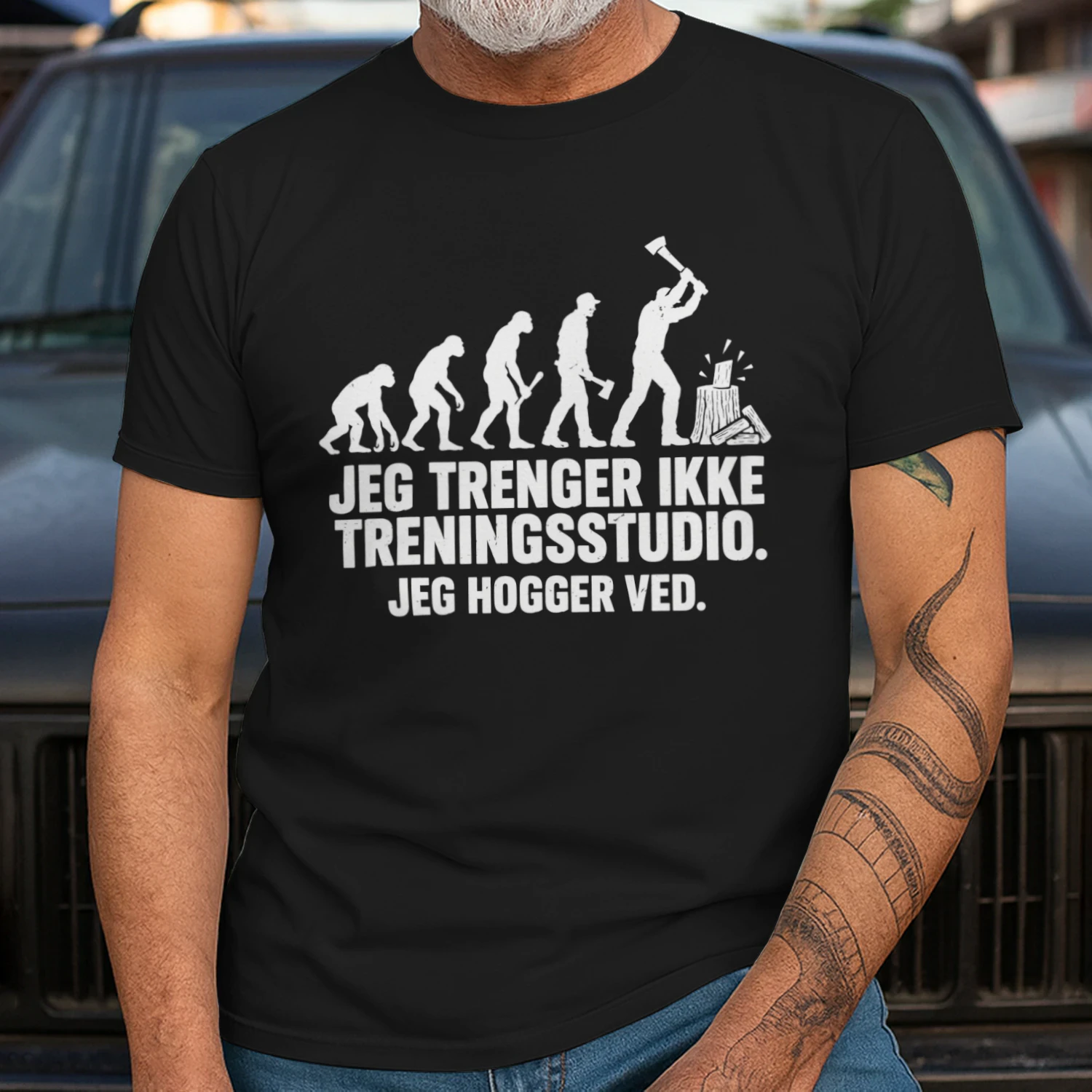 JEG TRENGER IKKE TRENINGSSTUDIO. JEG HOGGER VED