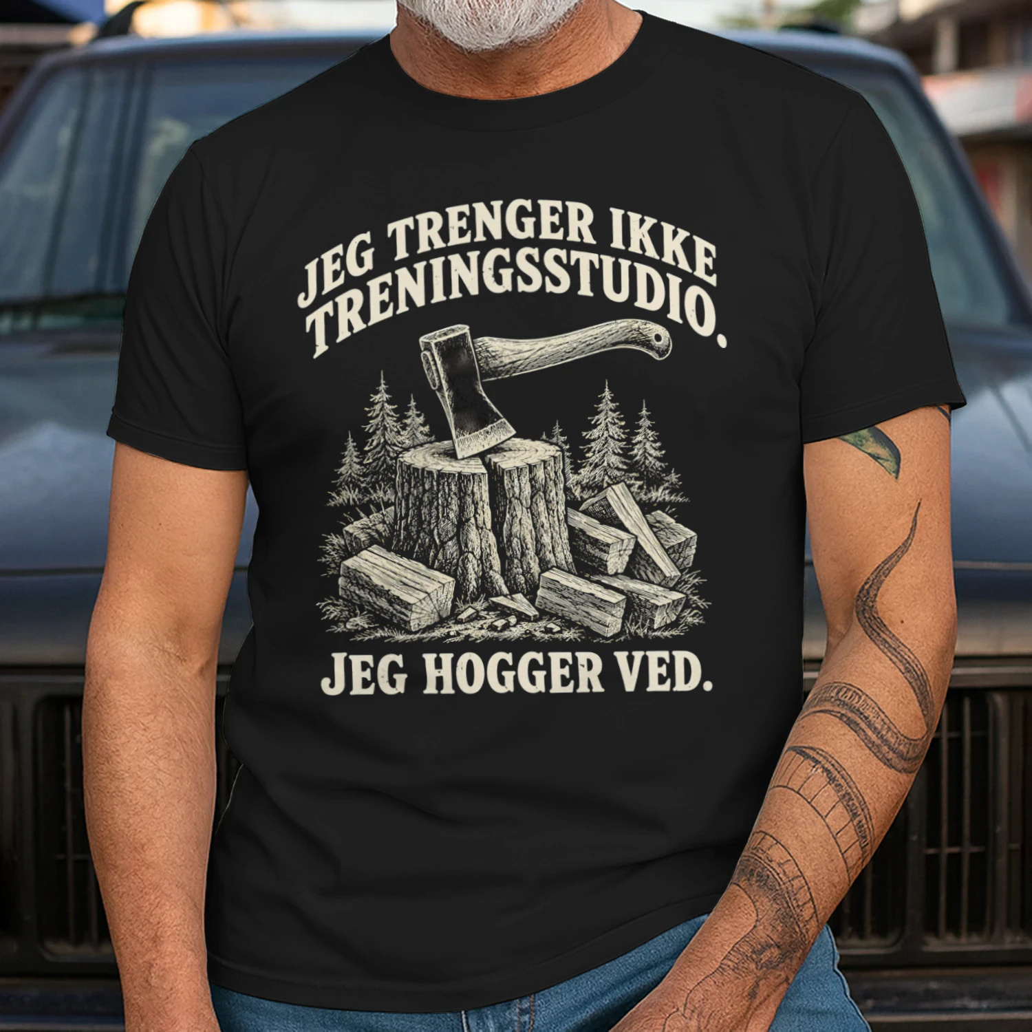 JEG TRENGER IKKE TRENINGSSTUDIO. JEG HOGGER VED