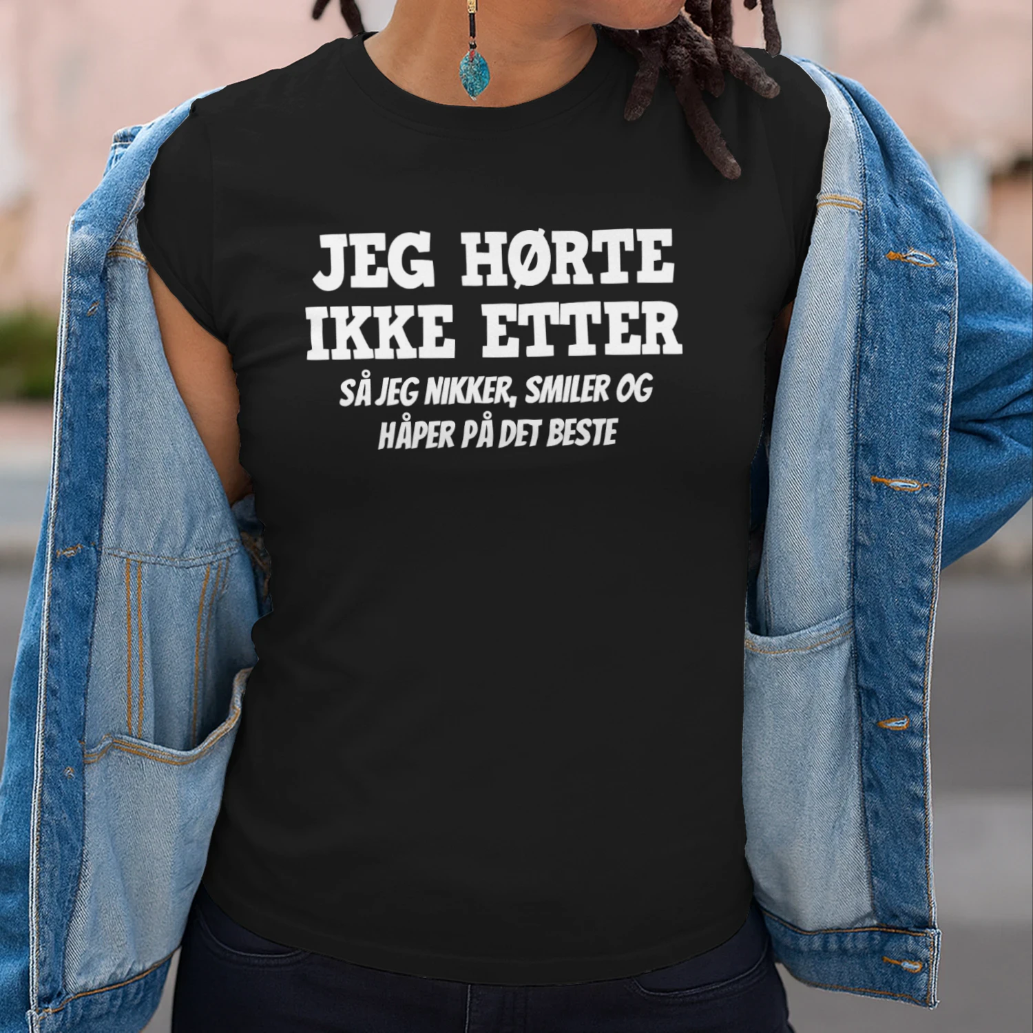 Unik T-skjorte med humoristisk norsk sitat – «Jeg hører ikke på hetter»