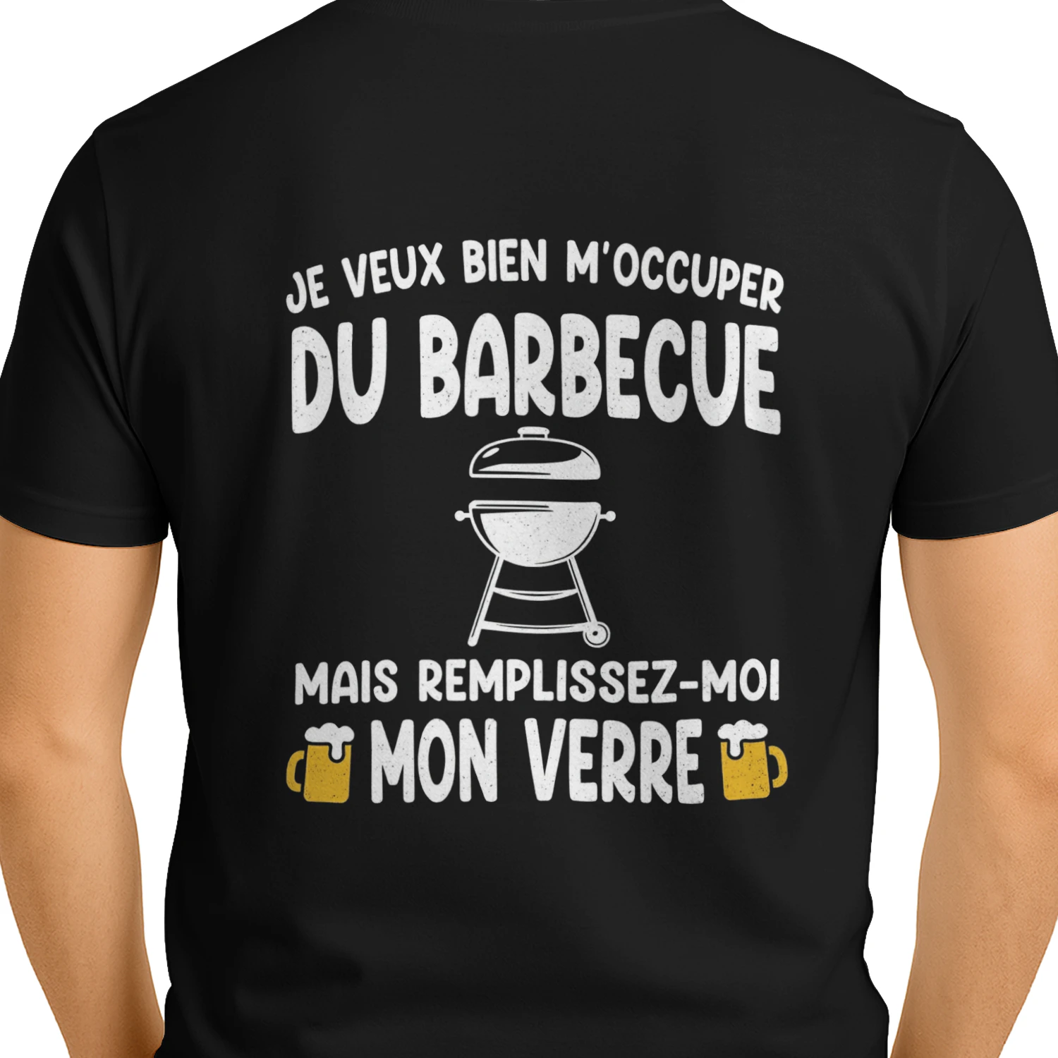 « Je Veux Bien M’occuper du Barbecue, Mais Remplissez-moi Mon Verre » T-shirt humoristique barbecue