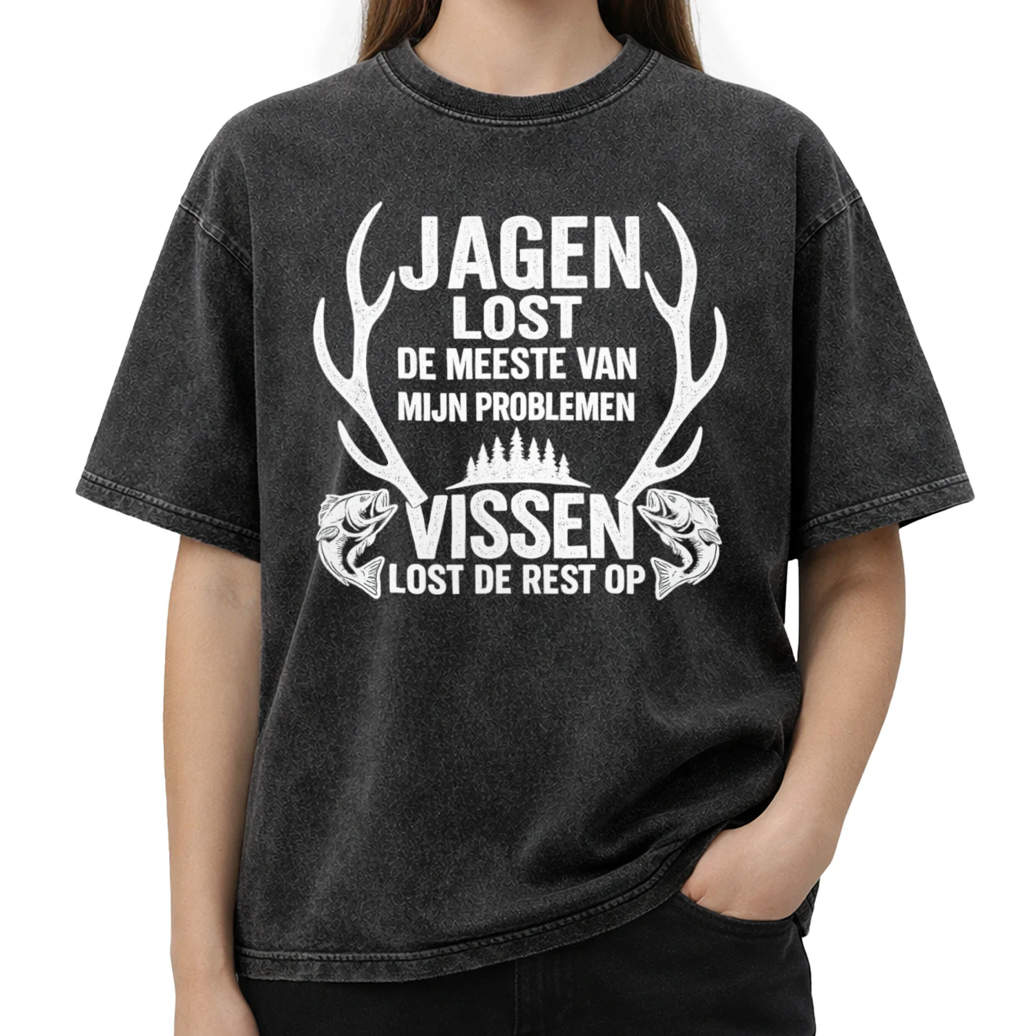 Jagen Lost De Meeste Problemen Op, Vissen De Rest 🎣🦌 – Limited Edition Acid Wash T-Shirt
