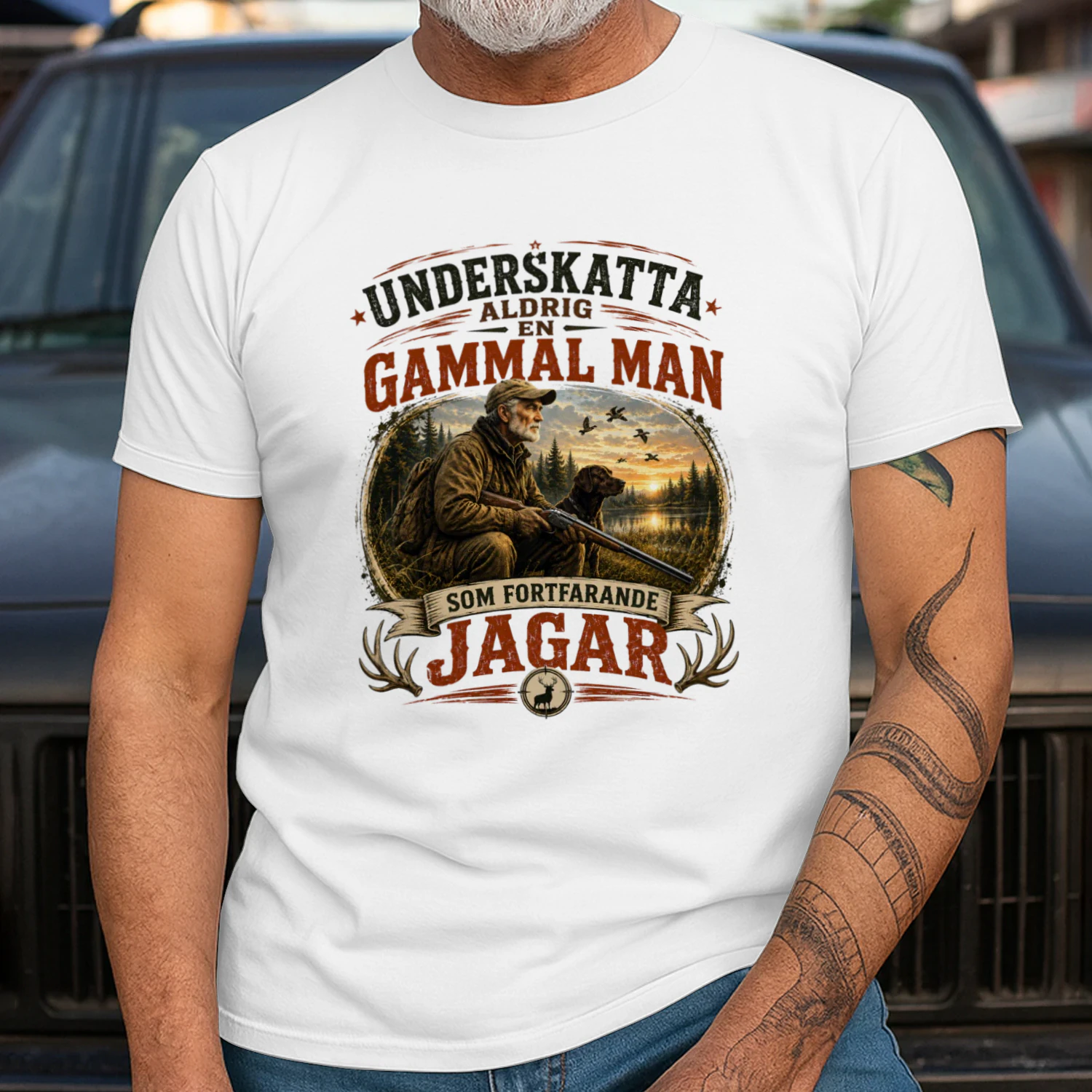 Underskatta aldrig en gammal man som fortfarande jagar