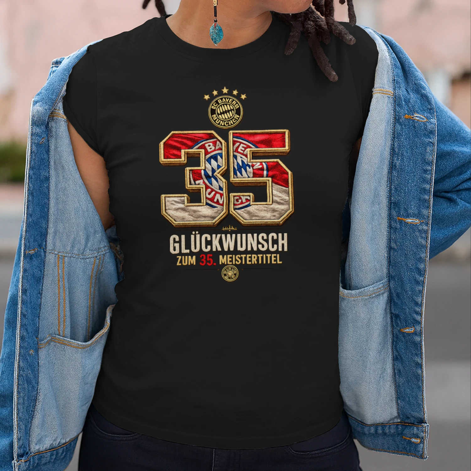 35 Titel. Eine Legende. Bayern München. Premium-Meisterschafts-T-Shirt mit exklusivem 35-Titel-Design für wahre Fans.