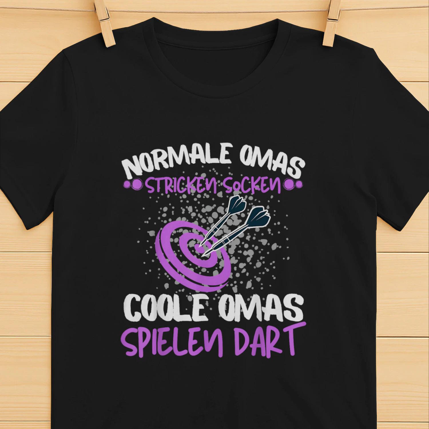 COOLE OMAS SPIELEN DART! DAS LUSTIGES DARTS GESCHENK FÜR OMA T-Shirt