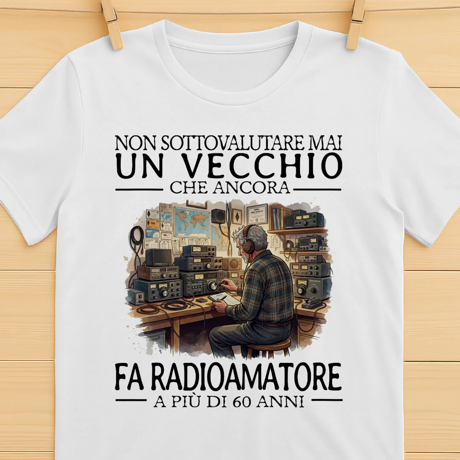 IT-NON SOTTOVALUTARE ΜΑΙ UN VECCHIO CHE ANCORA FA RADIOAMATORE A PIÙ DI 60 ANNI