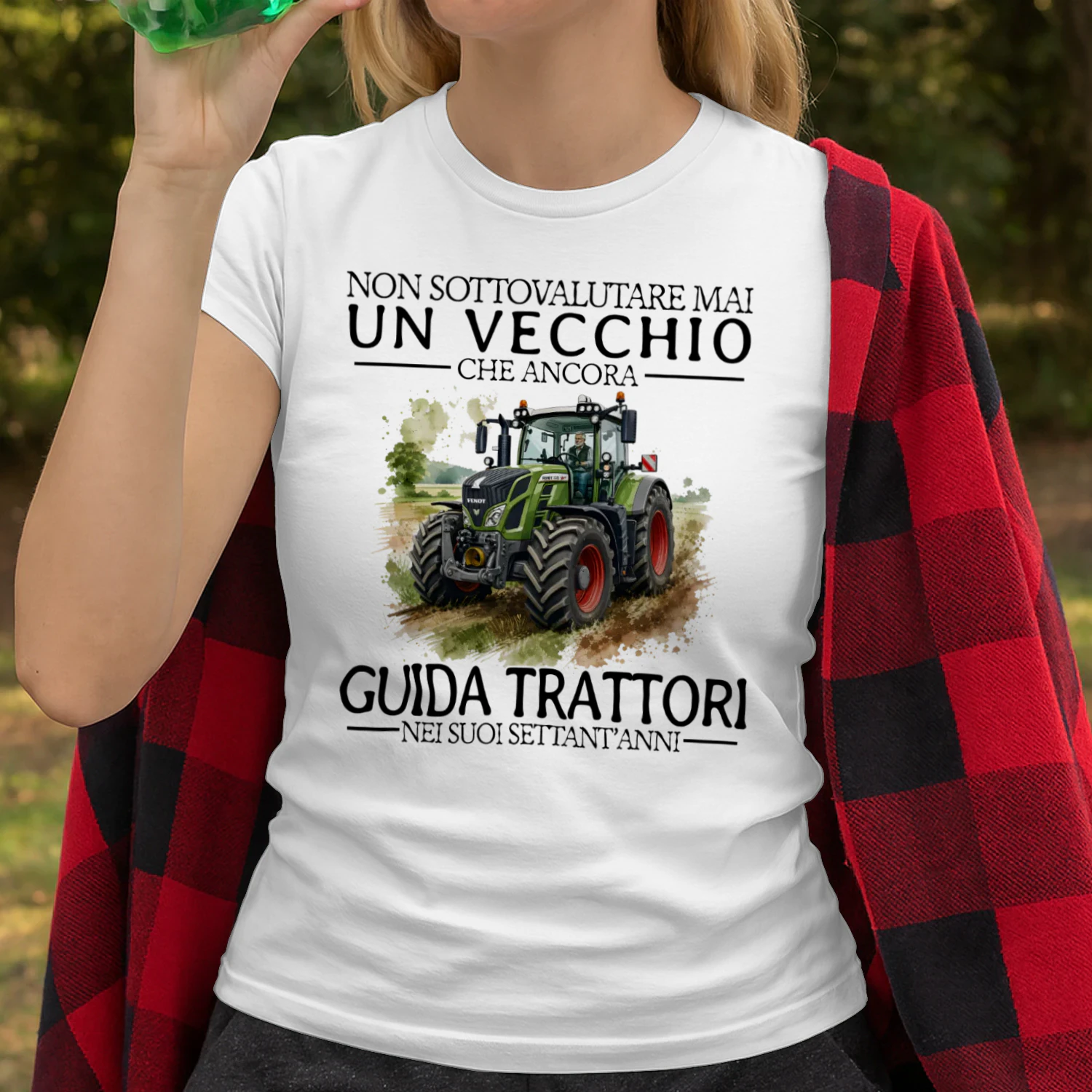 IT-NON SOTTOVALUTARE MAI UN VECCHIO CHE ANCORA GUIDA TRATTORI NEI SUOI SETTANT'ANNI