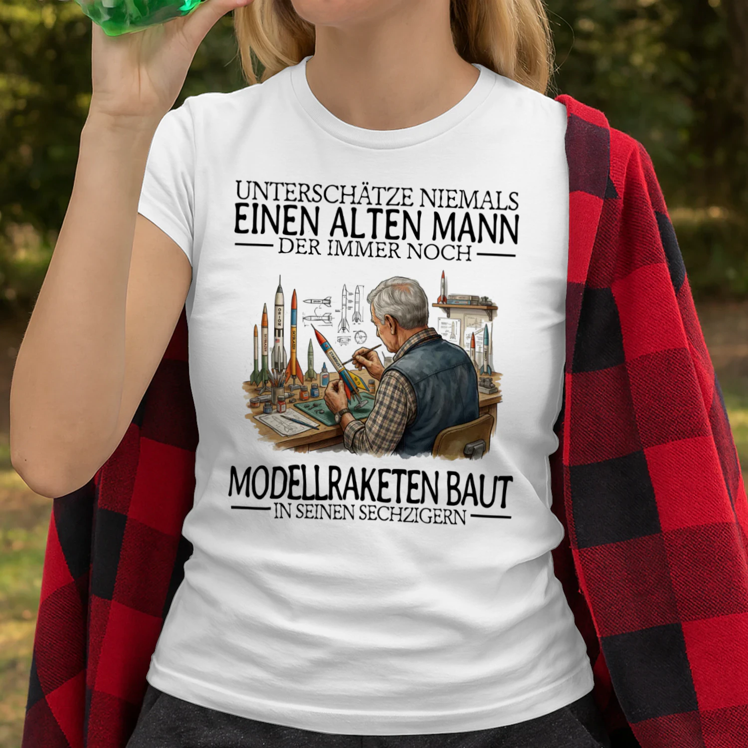 DE-NIEMALS UNTERSCHÄTZE EINEN ALTEN MANN DER IMMER NOCH MODELLRAKETEN BAUT IN SEINEN SECHZIGERN