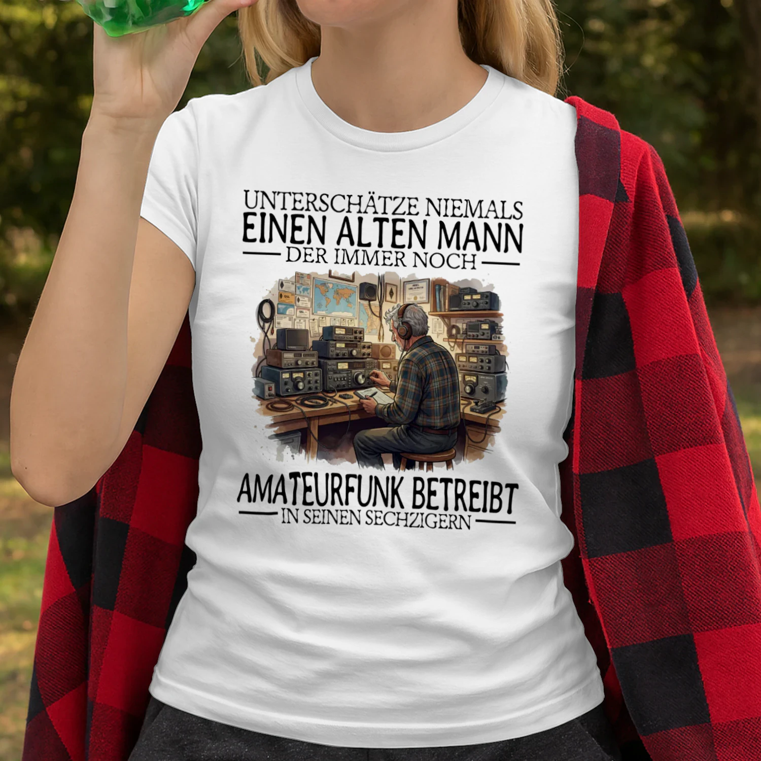 DE-NIEMALS UNTERSCHÄTZE EINEN ALTEN MANN DER IMMER NOCH AMATEURFUNK BETREIBT IN SEINEN SECHZIGERN