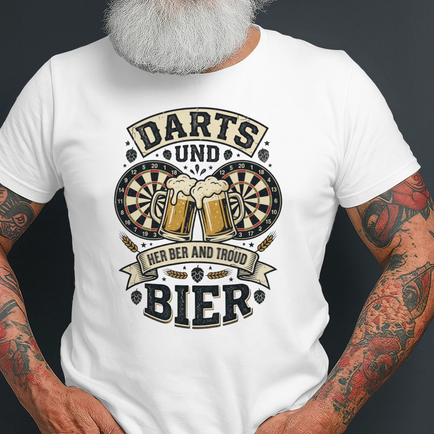 by:mira-mode Darts und Bier darum Bin ich Hier Lustiges Dartgeschenk T-Shirt