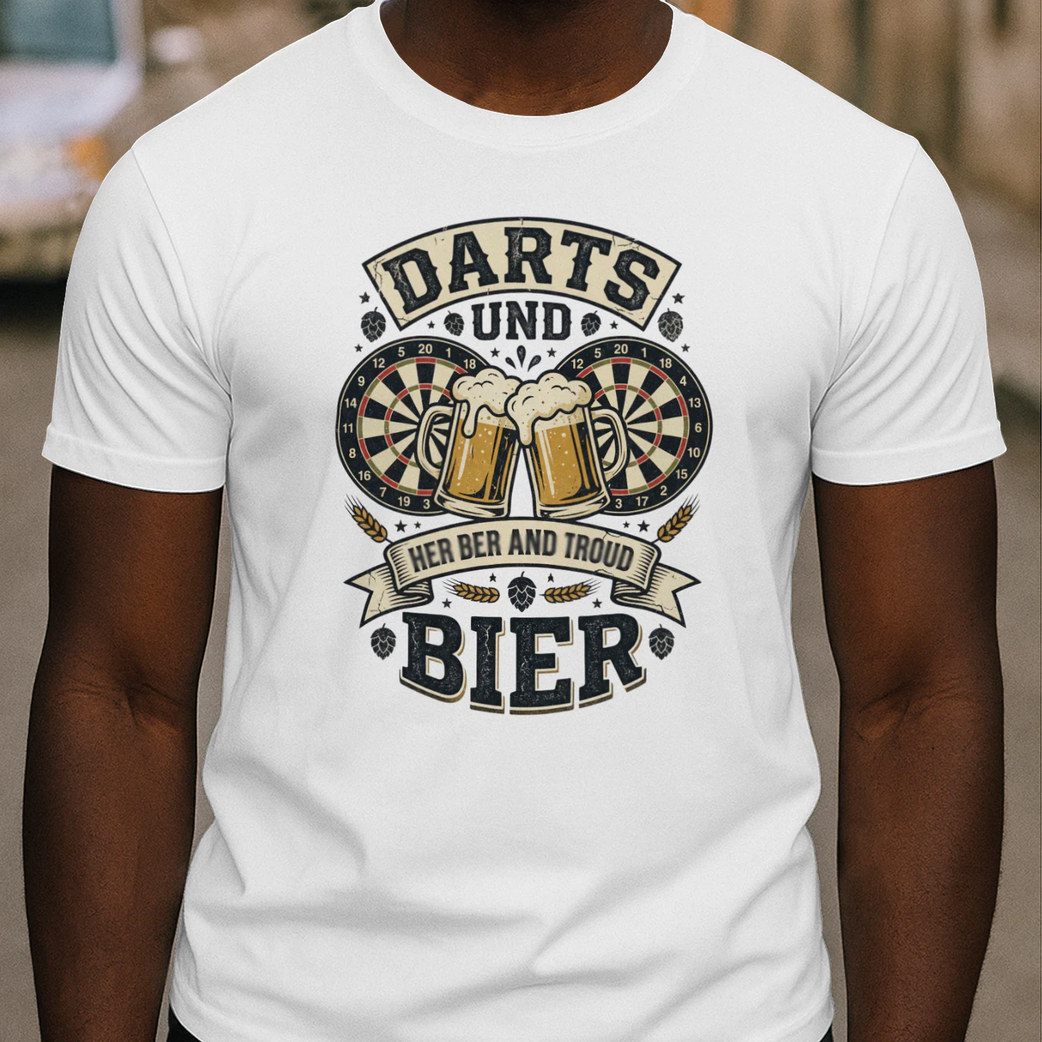 by:mira-mode Darts und Bier darum Bin ich Hier Lustiges Dartgeschenk T-Shirt