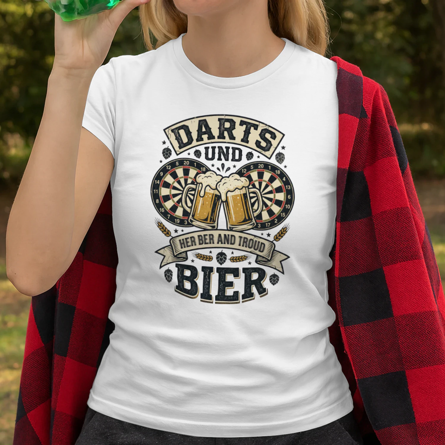 by:mira-mode Darts und Bier darum Bin ich Hier Lustiges Dartgeschenk T-Shirt