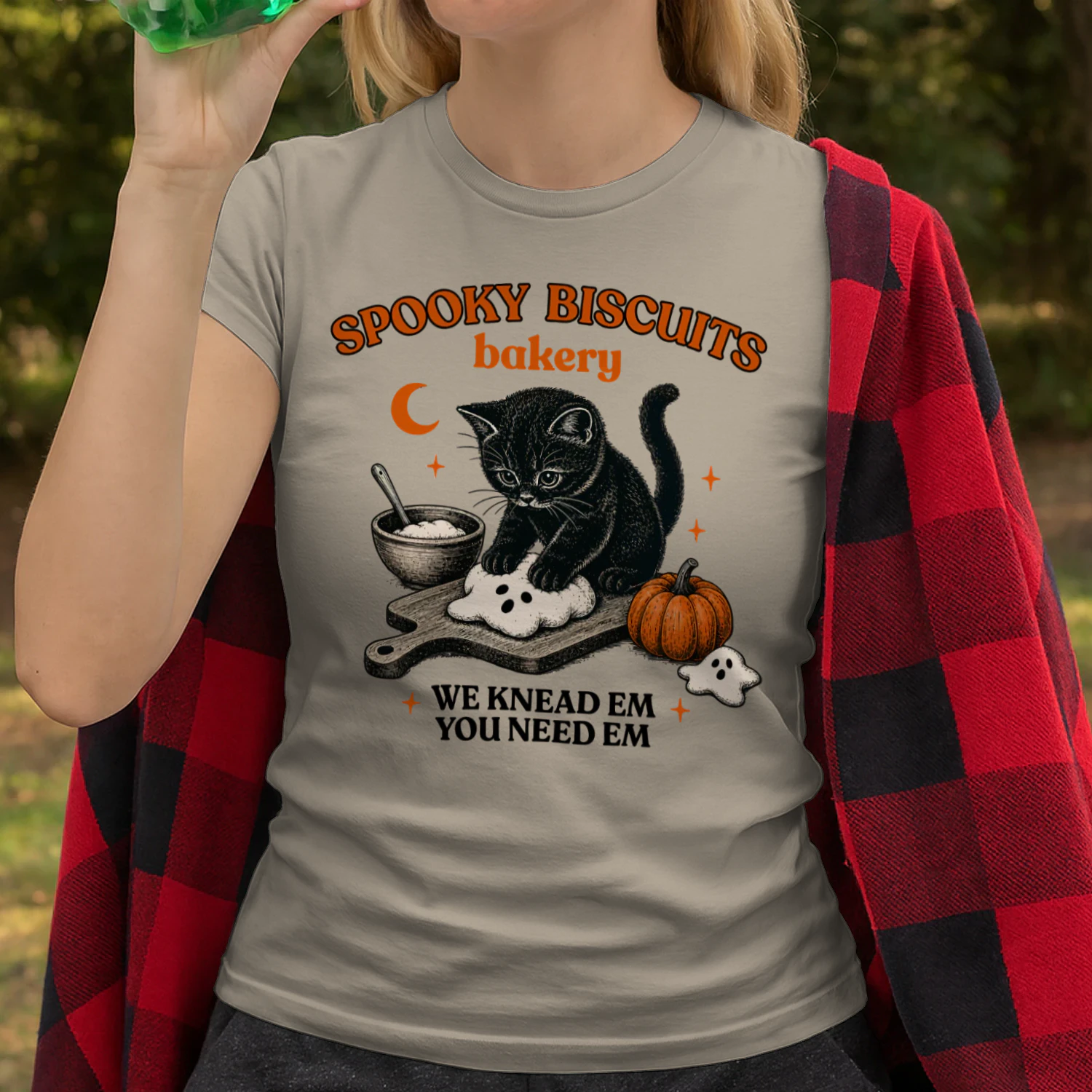 Halloween Cat Spooky Cats Graphic Tee, Kitty Biscuits Sweatshirt Spooky Season Sweater Black Cat Halloween Fall Pullover Vintage Baking Pumpkin Crewneck Cozy Cat Lover Fall Gift
