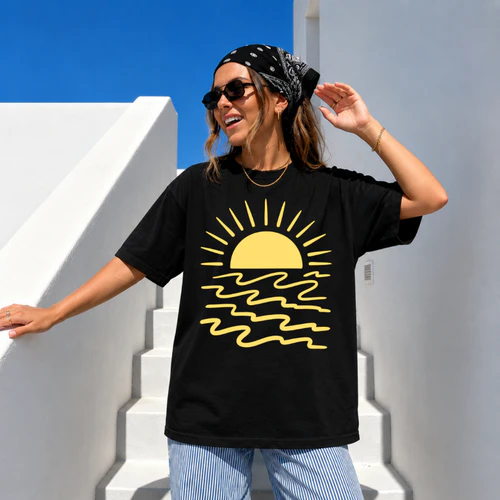 Minimalistisk Solnedgång vid Havet – Sommar T-Shirt