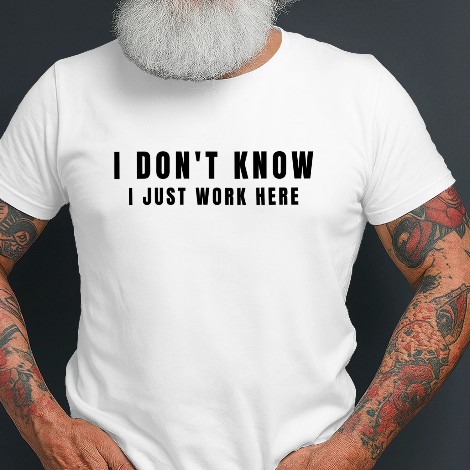 I Don't Know, I Just Work Here – Rolig T-Shirt