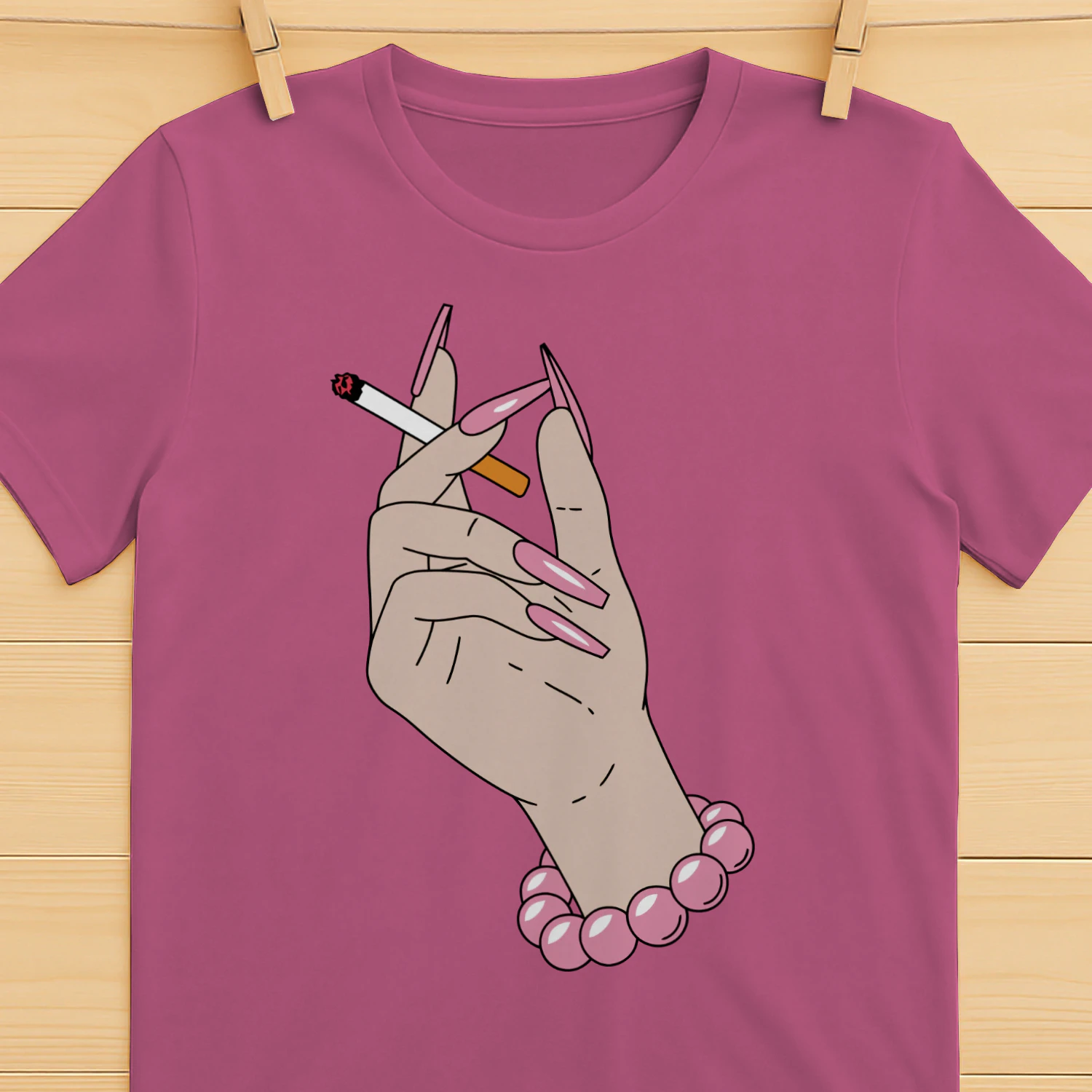 Elegant hand med cigarett – stilrent motiv
