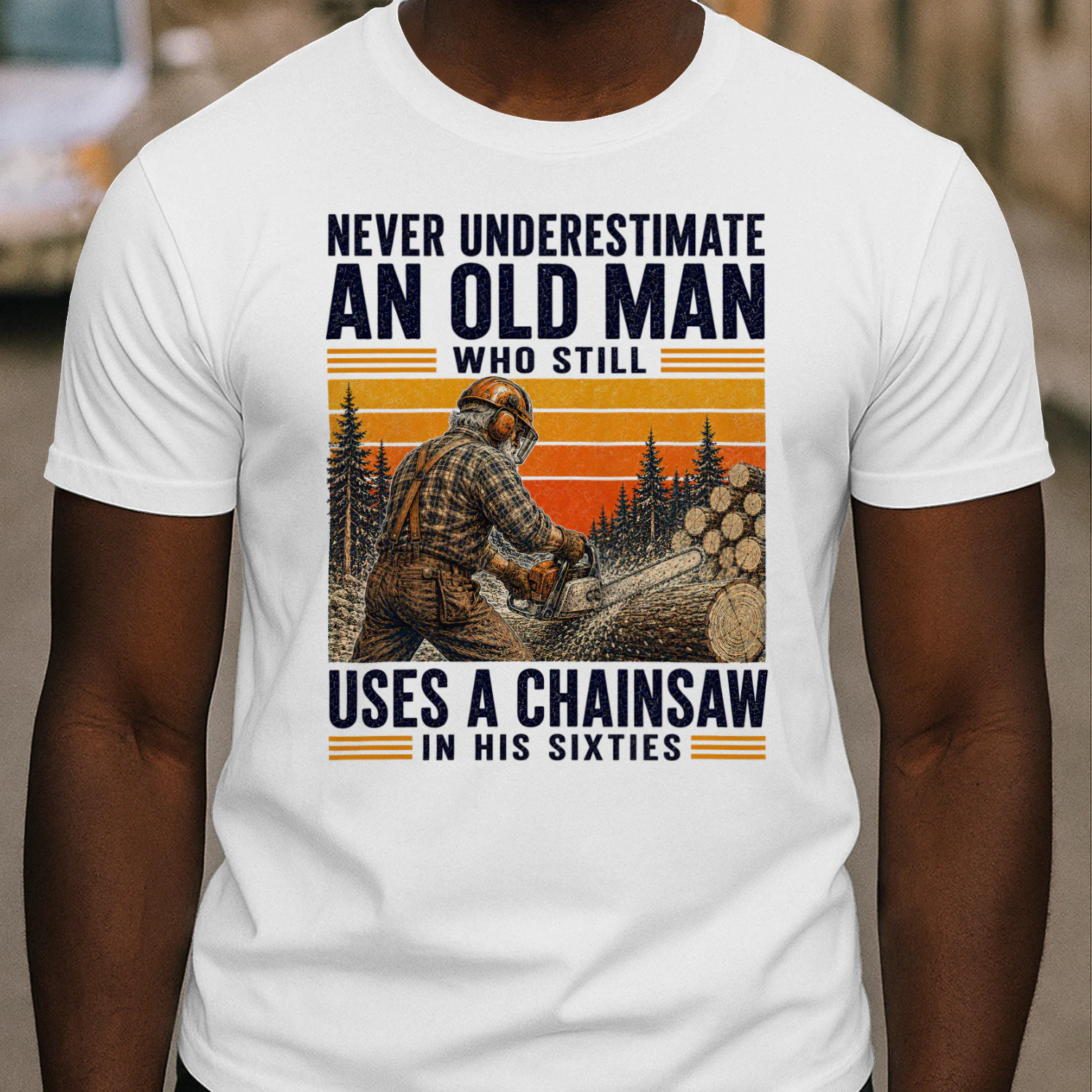 TEU0456 Uses A Chainsaw