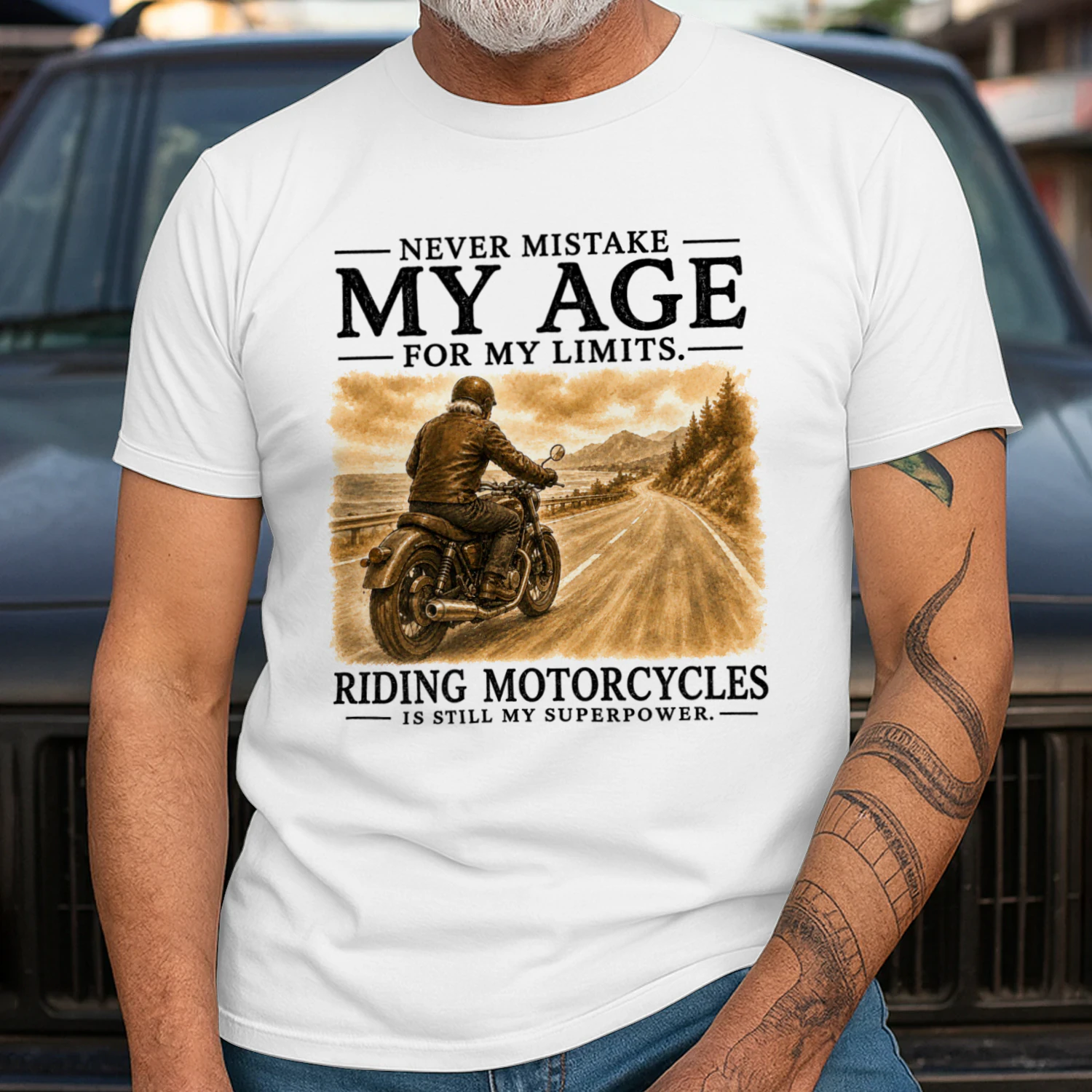 TEU0600 RIDING MOTORCYCLES