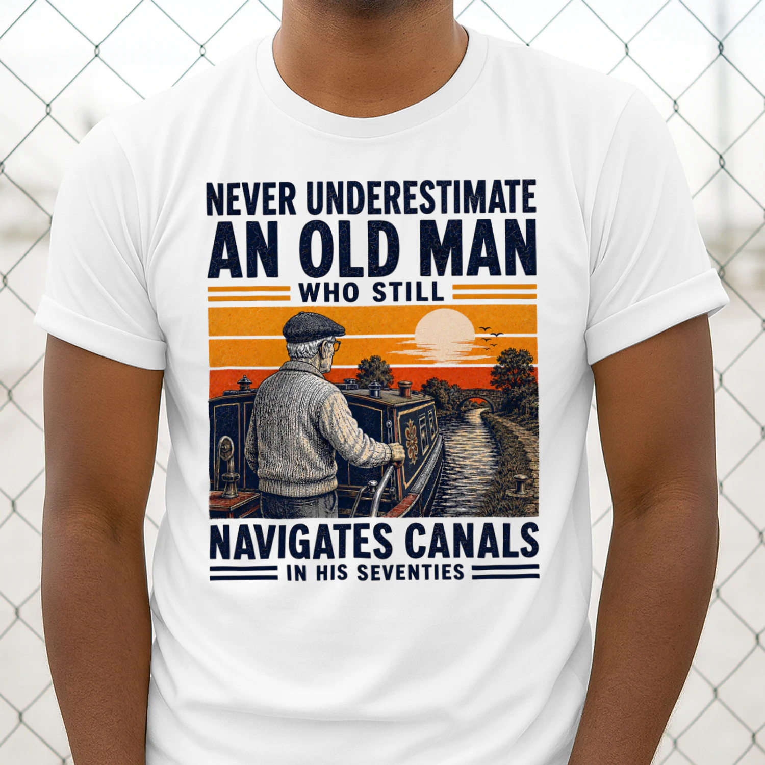 TEU0333 Navigates Canals