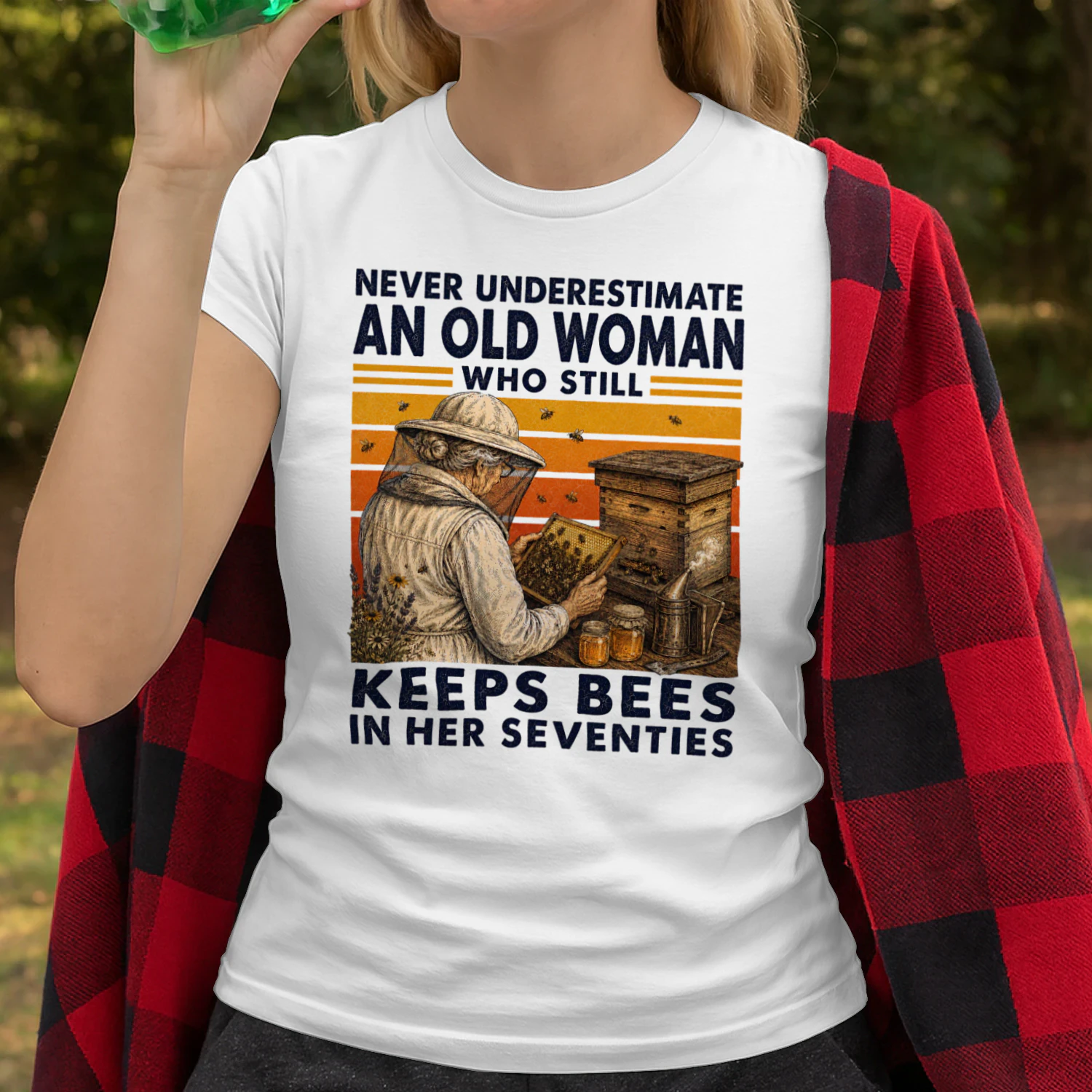 TEU0400 Woman Keeps Bees