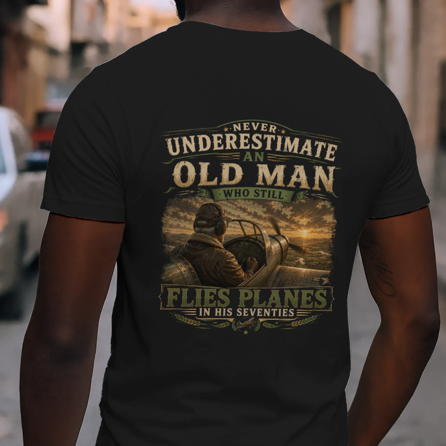 TEU0182 Flies Planes
