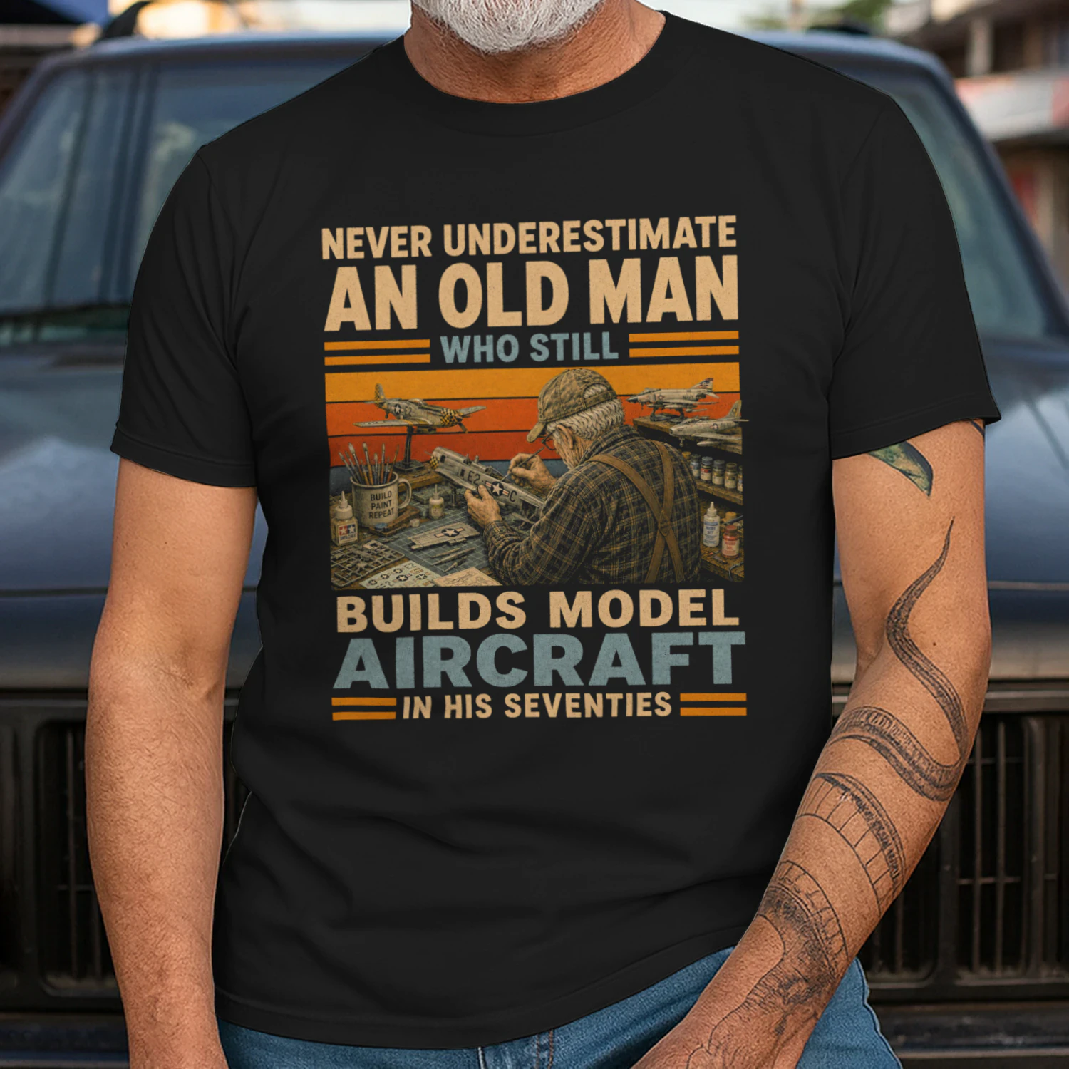 TEU0519 Builds Model Aircraft