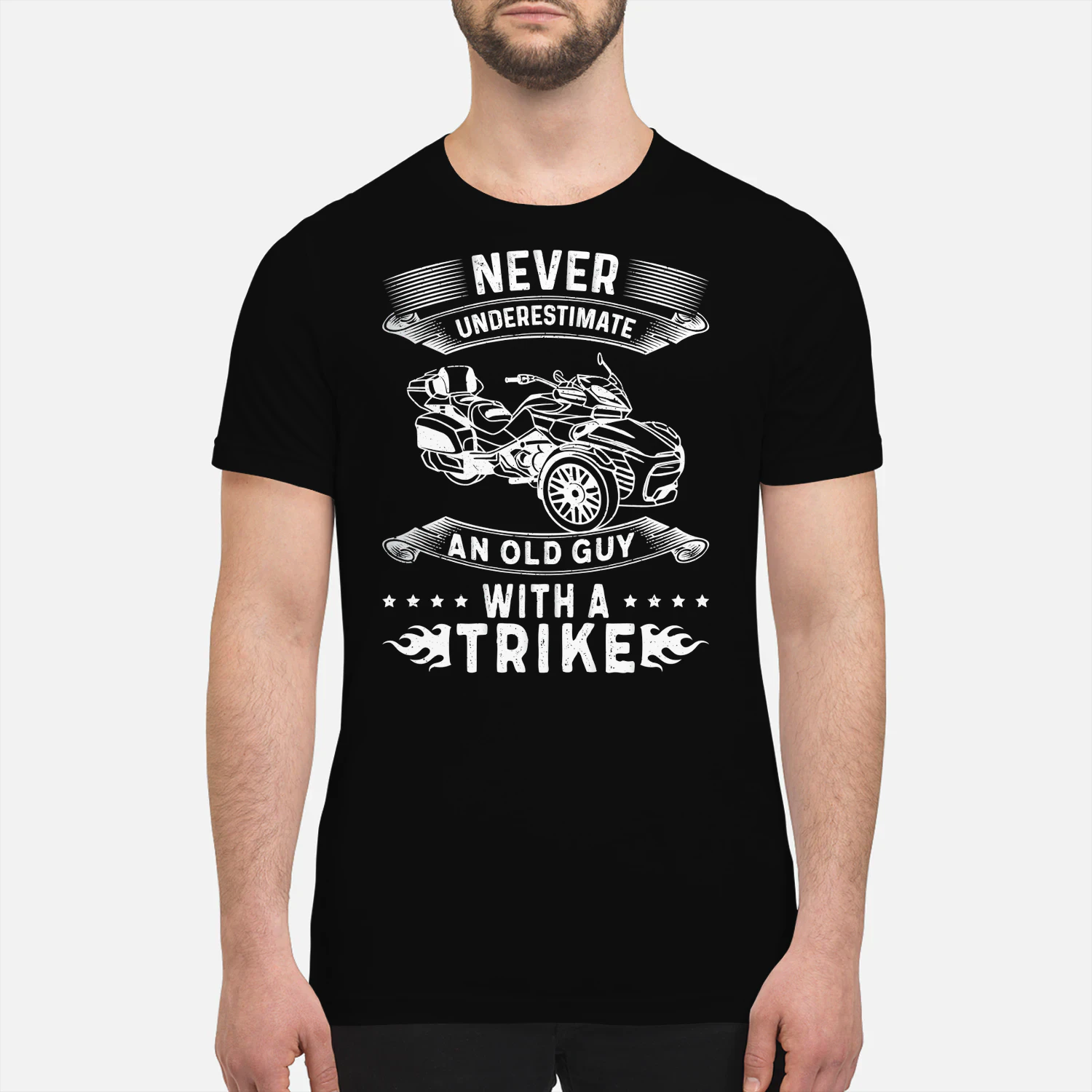 Never Underestimate an Old Guy With a Trike T-Shirt – Funny Three Wheel Motorcycle Rider Gift