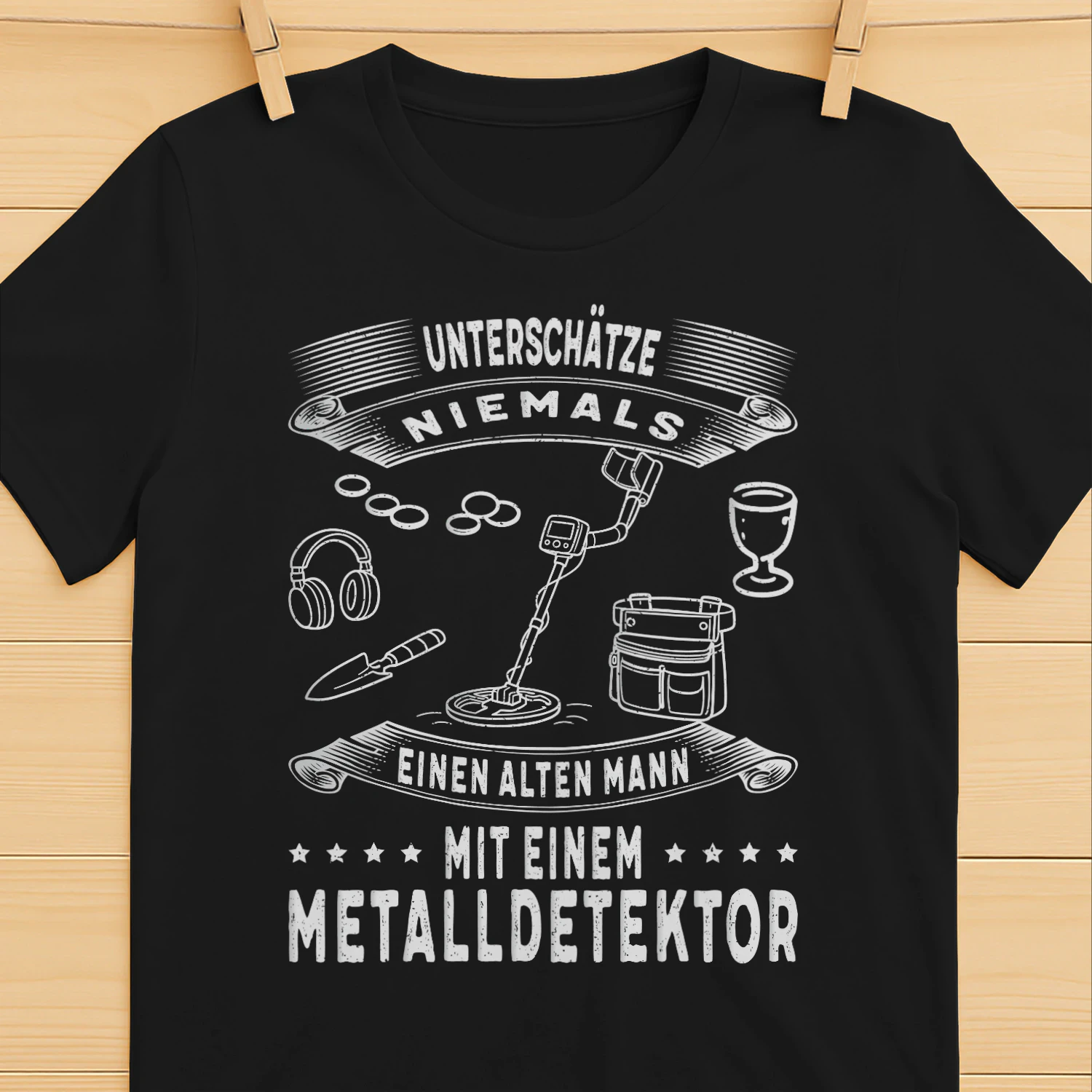 UNTERSCHÄTZE NIEMALS EINEN ALTEN MANN MIT EINEM METALLDETEKTOR