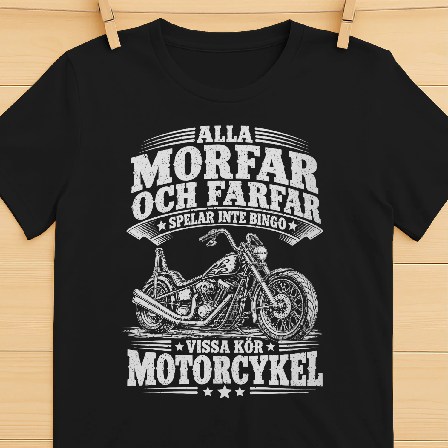 Alla Morfar och Farfar Spelar Inte Bingo – Vissa Kör Motorcykel T-Shirt