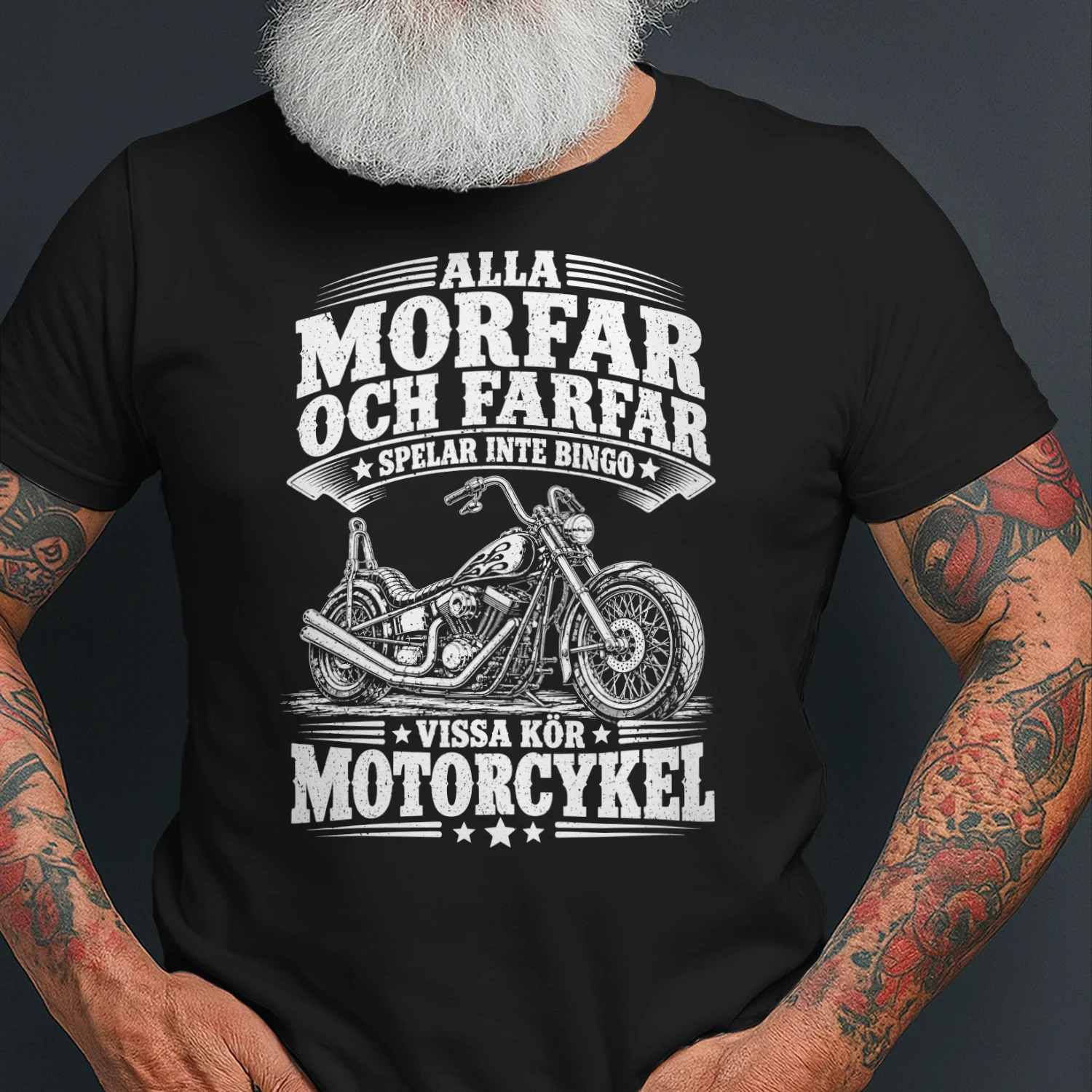 Alla Morfar och Farfar Spelar Inte Bingo – Vissa Kör Motorcykel T-Shirt