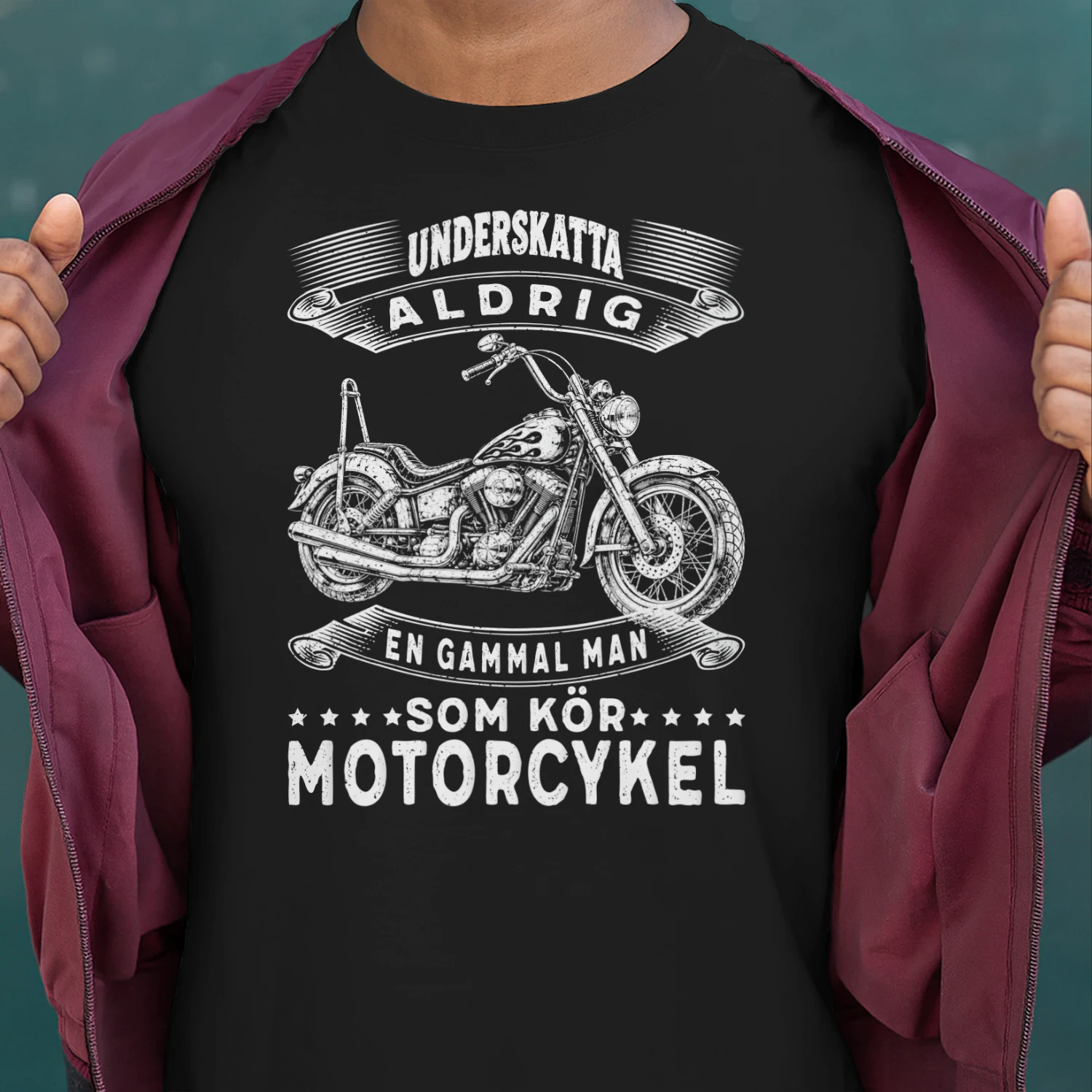 Underskatta aldrig en gammal man som kör motorcykel 