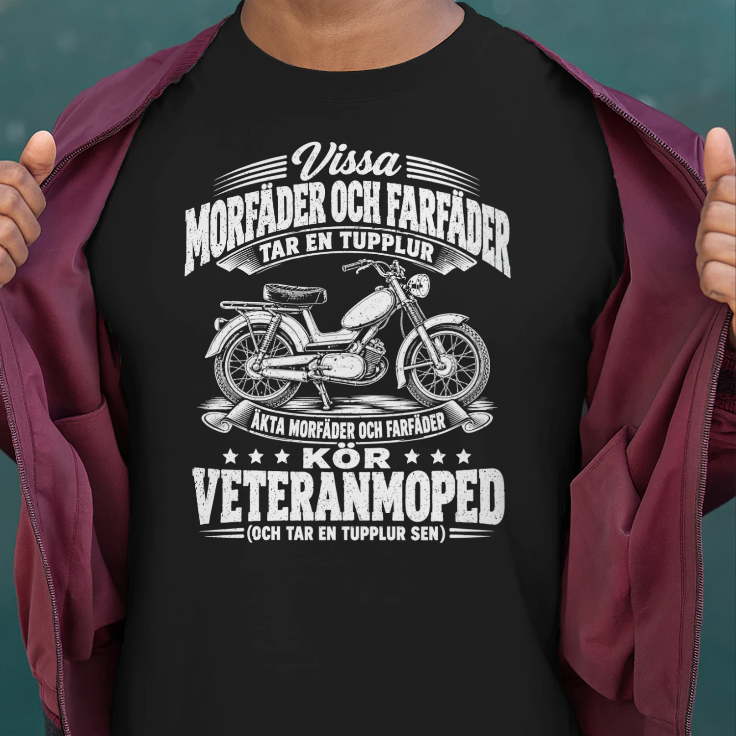 Vissa Morfäder och Farfäder Tar En Tupplur – Äkta Morfäder och Farfäder Kör Veteranmoped T-Shirt