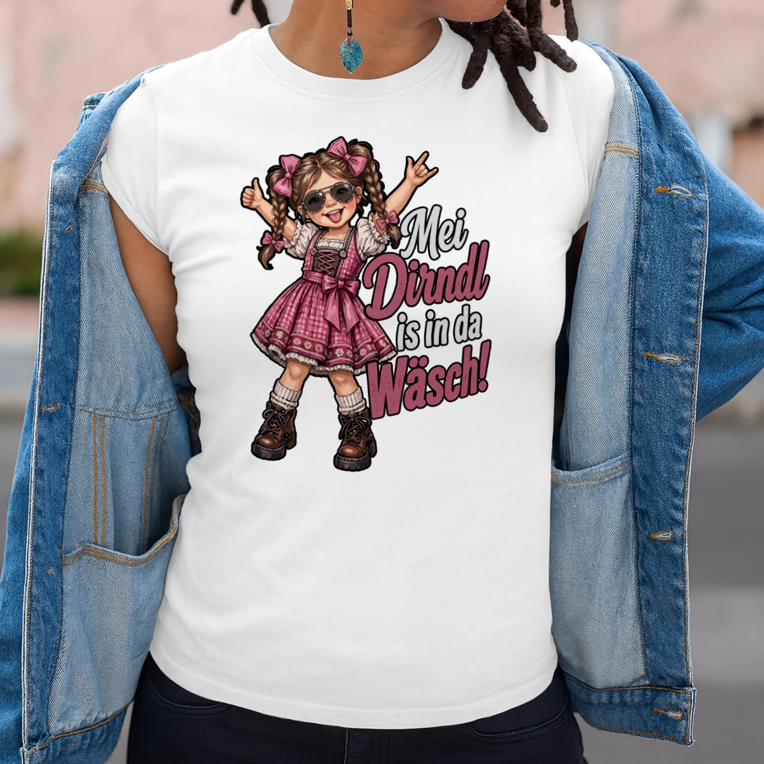 Mei Dirndl is in Da Wäsch  Oktoberfest Women's T-Shirt  