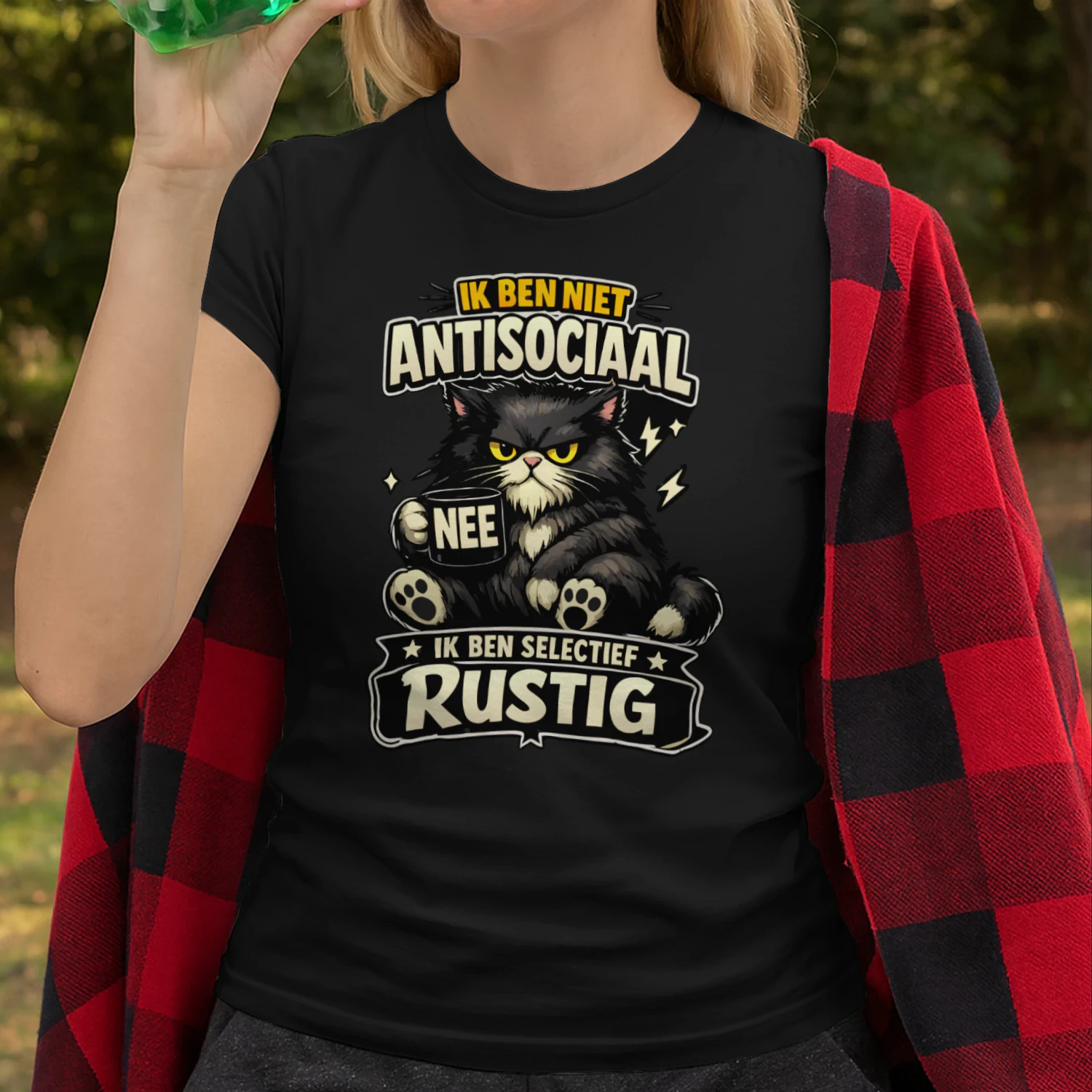 Ik Ben Niet Antisociaal Shirt – Dutch Introvert Cat Tee, Sarcastische Kat Met Mok, Selectief Rustig Humor Gift