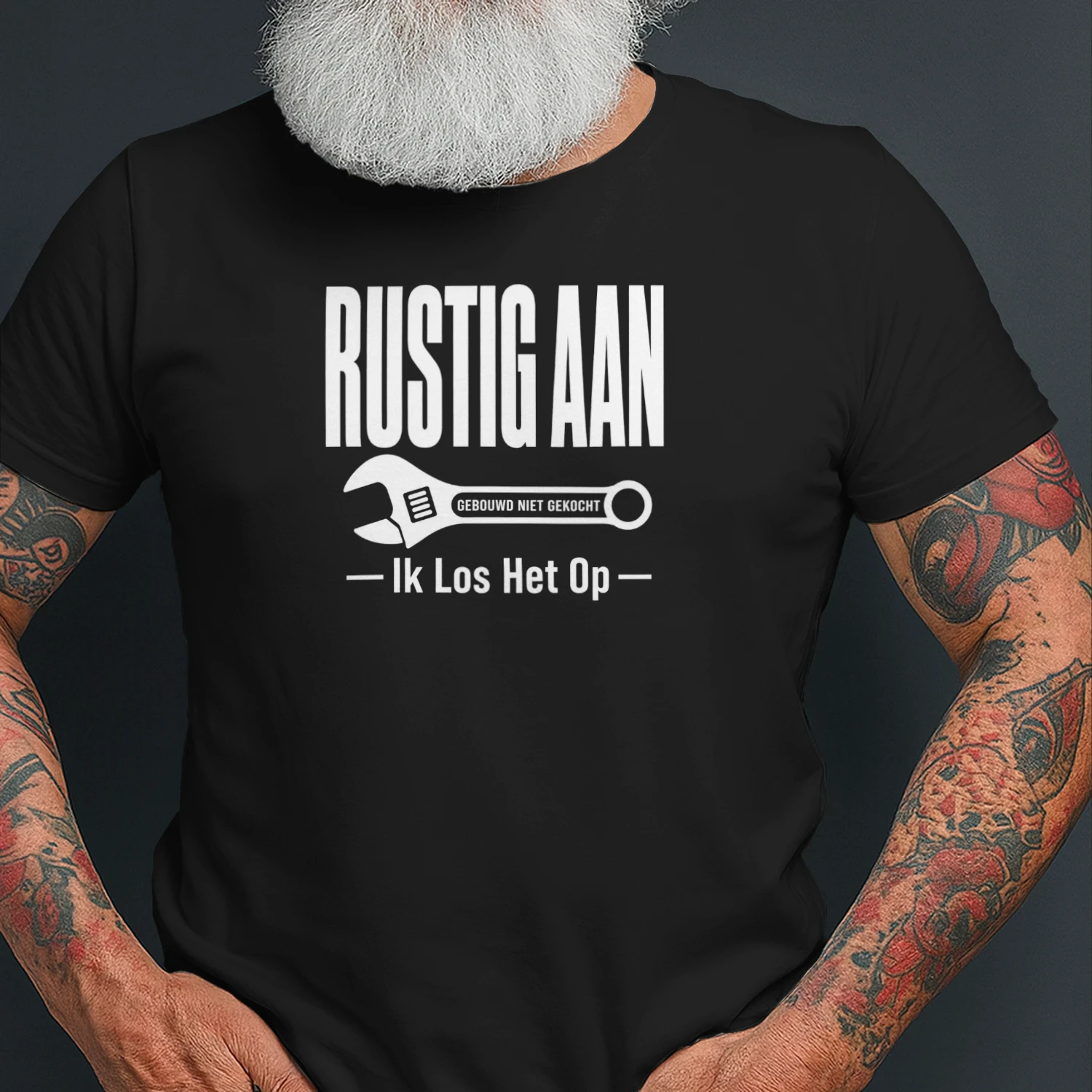 Rustig Aan – Gebouwd, Niet Gekocht | Monteur & Vakman T-Shirt