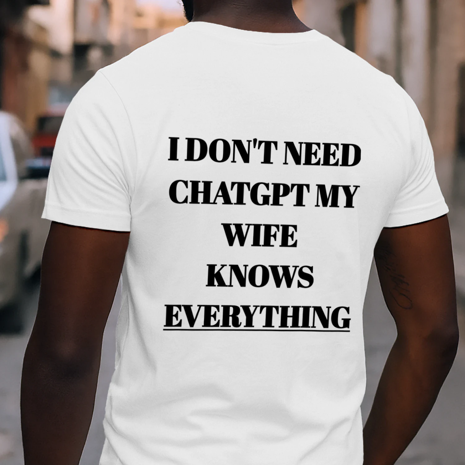 I DON'T NEED CHATGPT MY WIFE KNOWS EVERYTHING Classic Men's T-shirt