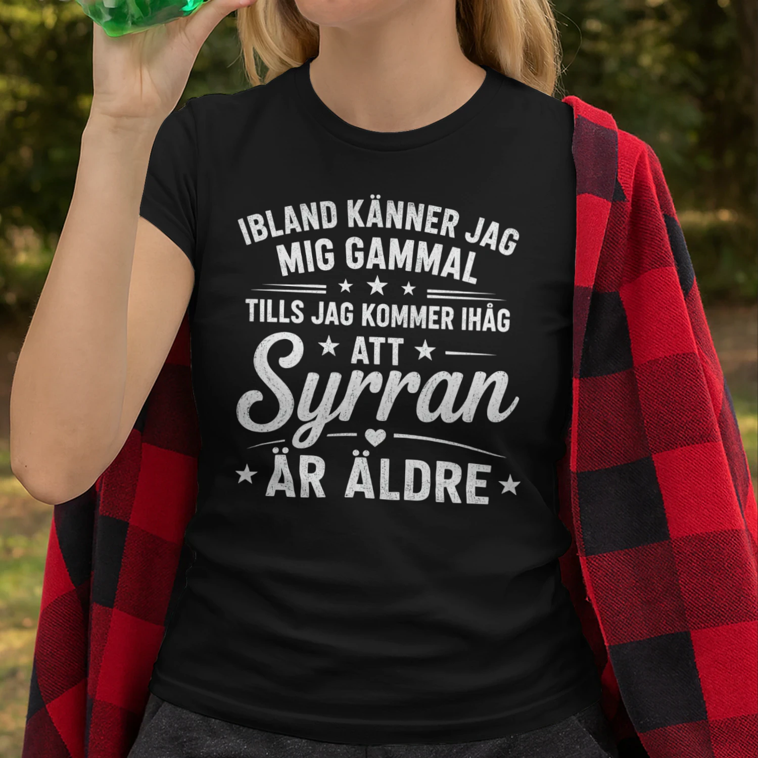 IBLAND KÄNNER JAG MIG GAMMAL TILLS JAG KOMMER IHÅG ATT SYRRAN ÄR ÄLDRE