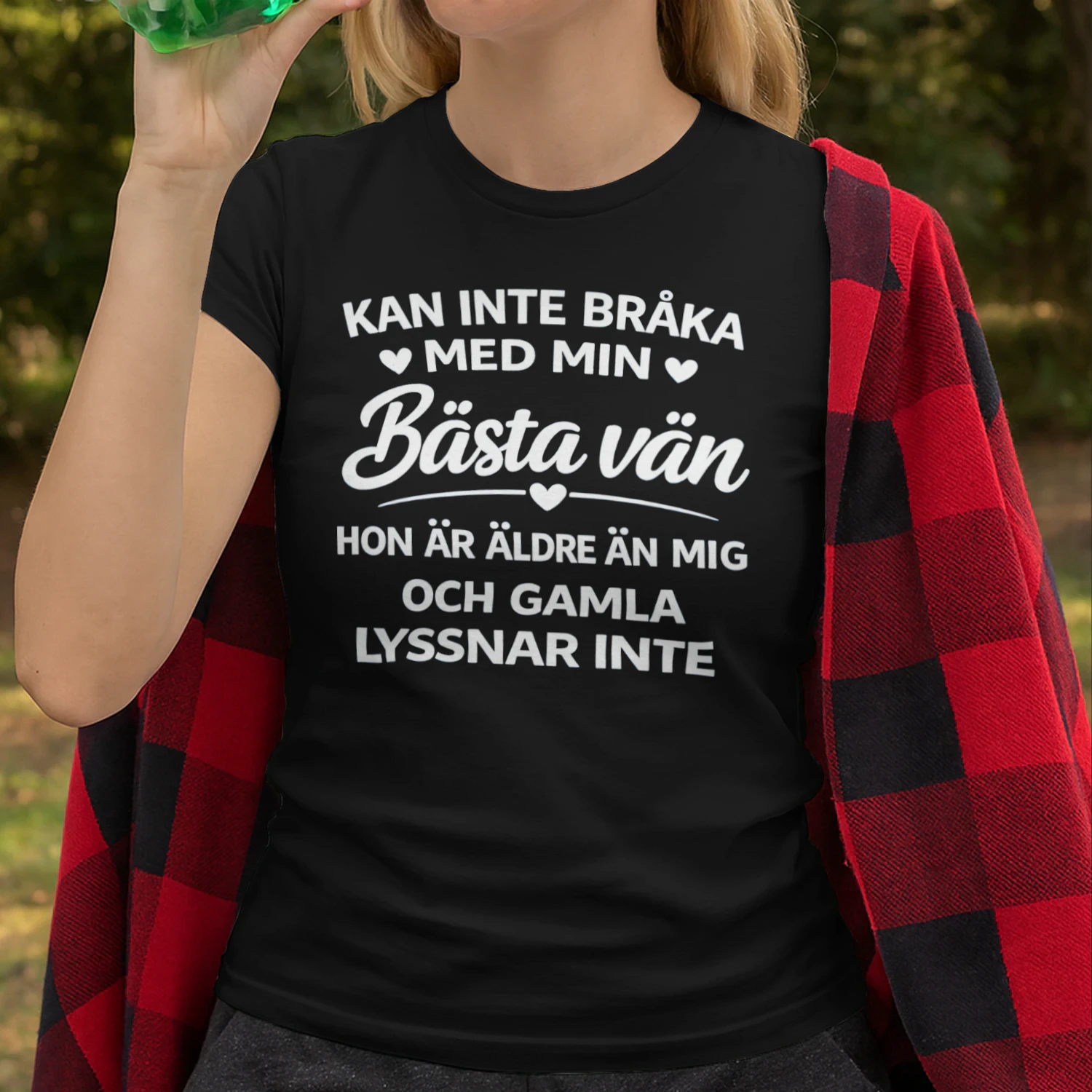 JAG DISKUTERAR INTE MED MIN BÄSTA VÄN HON ÄR ÄLDRE ÄN MIG OCH GAMLA LYSSNAR INTE