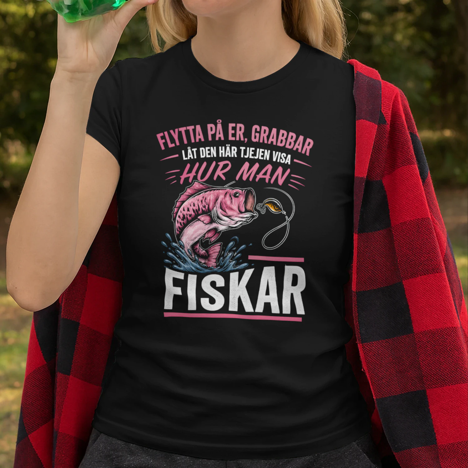 FLYTTA PÅ ER, GRABBAR LÅT DEN HÄR TJEJEN VISA HUR MAN FISKAR