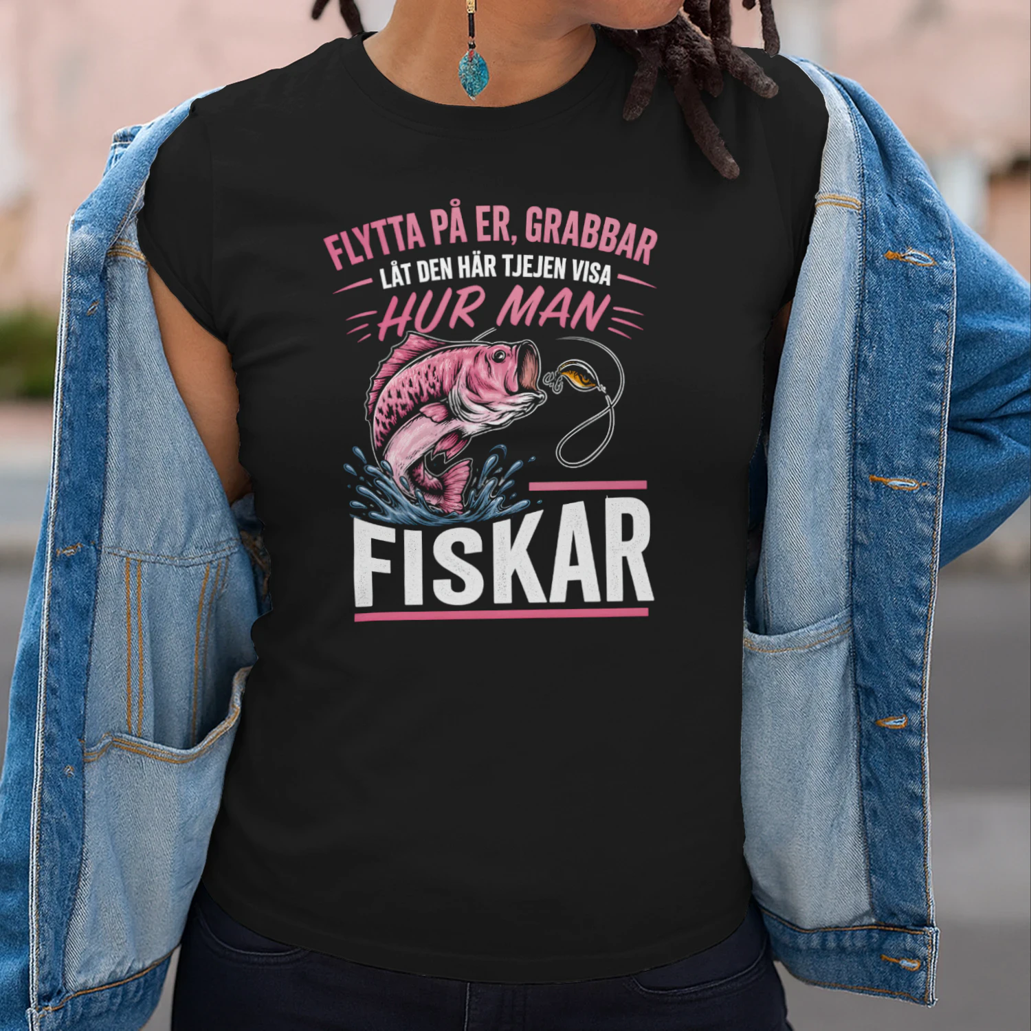 FLYTTA PÅ ER, GRABBAR LÅT DEN HÄR TJEJEN VISA HUR MAN FISKAR