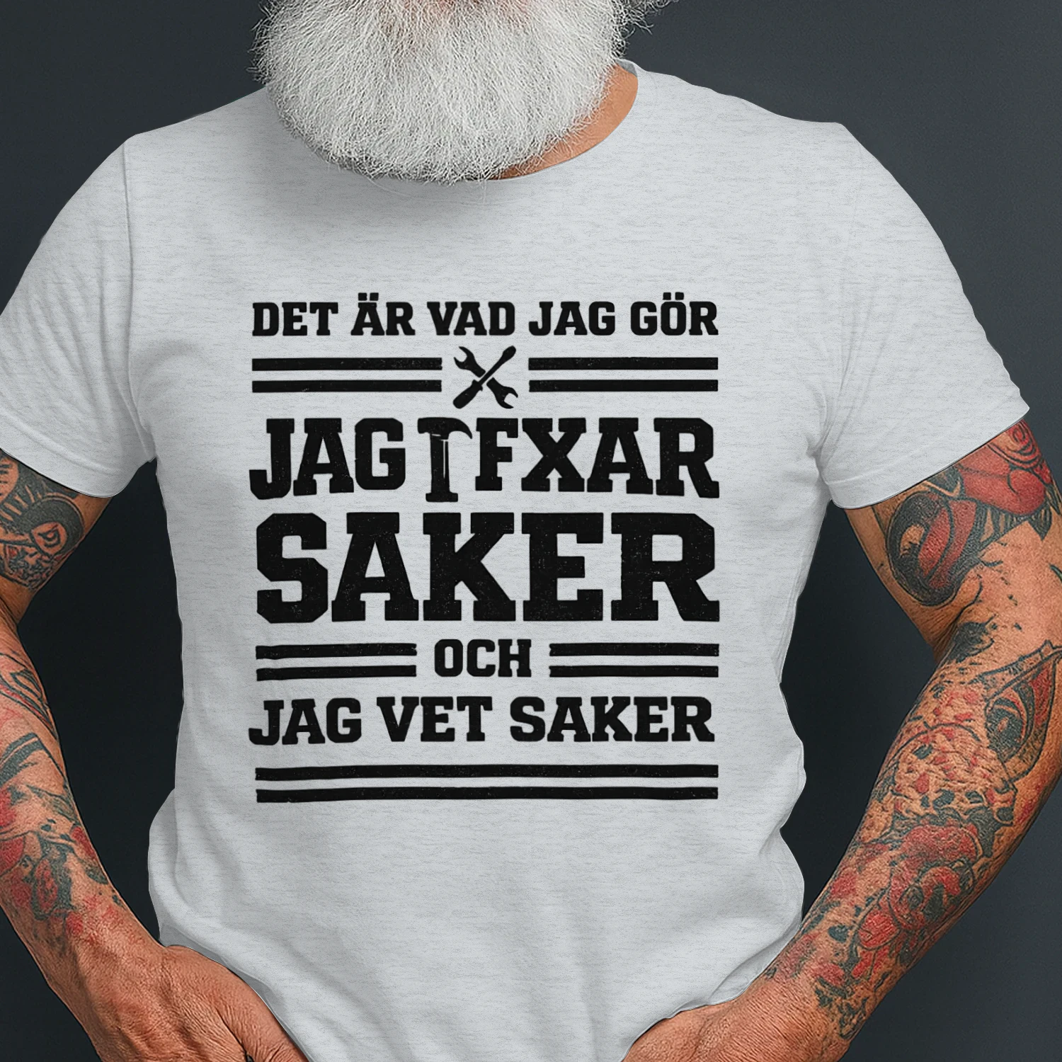 DET ÄR VAD JAG GÖR, JAG FIXAR SAKER OCH JAG VET SAKER