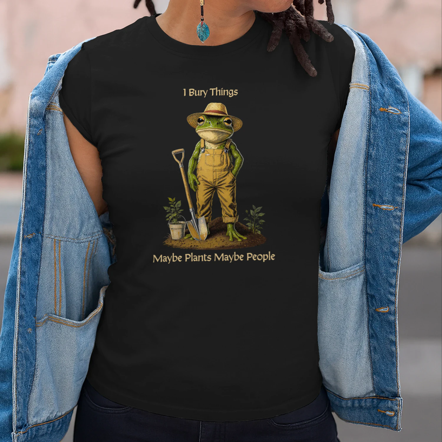 Firefly_A anthropomorphic frog character standing upright on a small mound of dirt, wearing t 710034_ffdc0a05(1)(1)