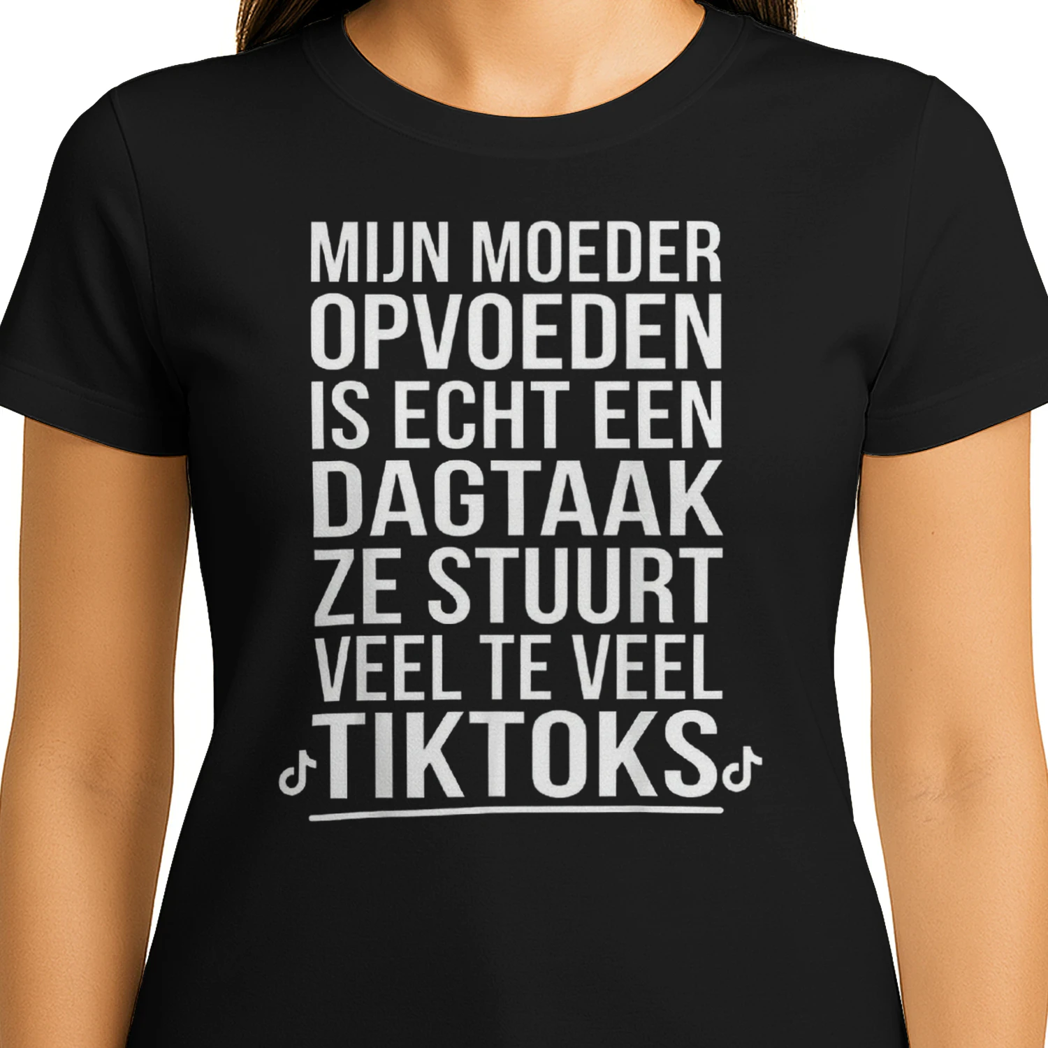 mijn moeder opvoeden is echt een dagtaak. ze stuurt véél te veel tiktoks 