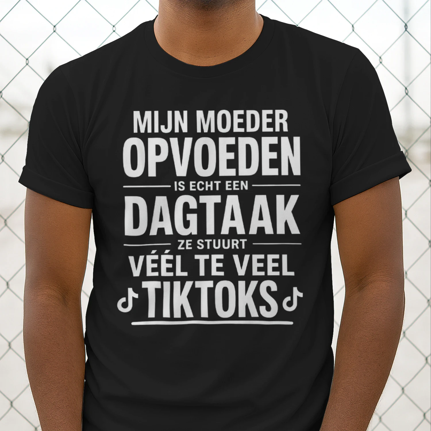 MIJN MOEDER OPVOEDEN IS ECHT EEN DAGTAAK. ZE STUURT VÉÉL TE VEEL TIKTOKS 