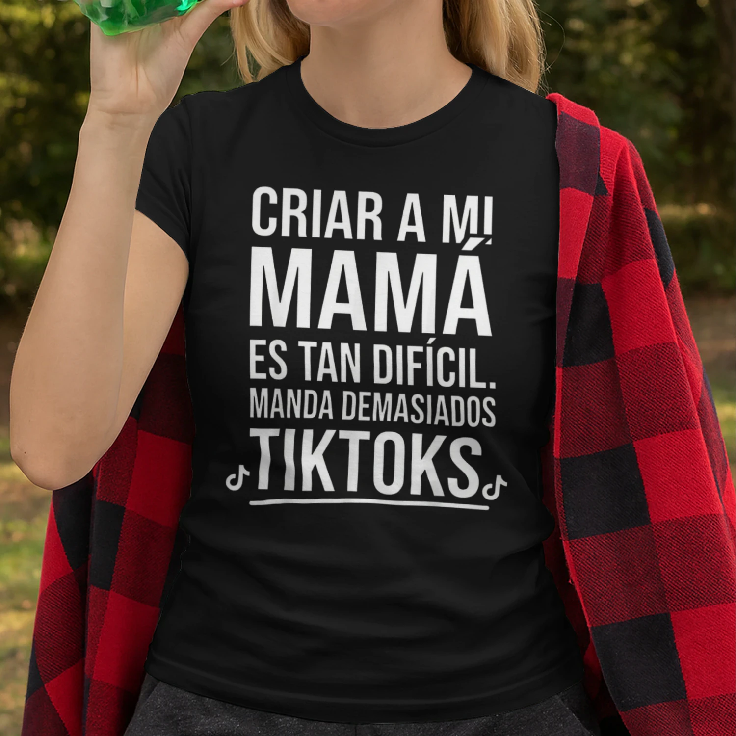 CRIAR A MI MAMÁ ES TAN DIFÍCIL. MANDA DEMASIADOS TIKTOKS
