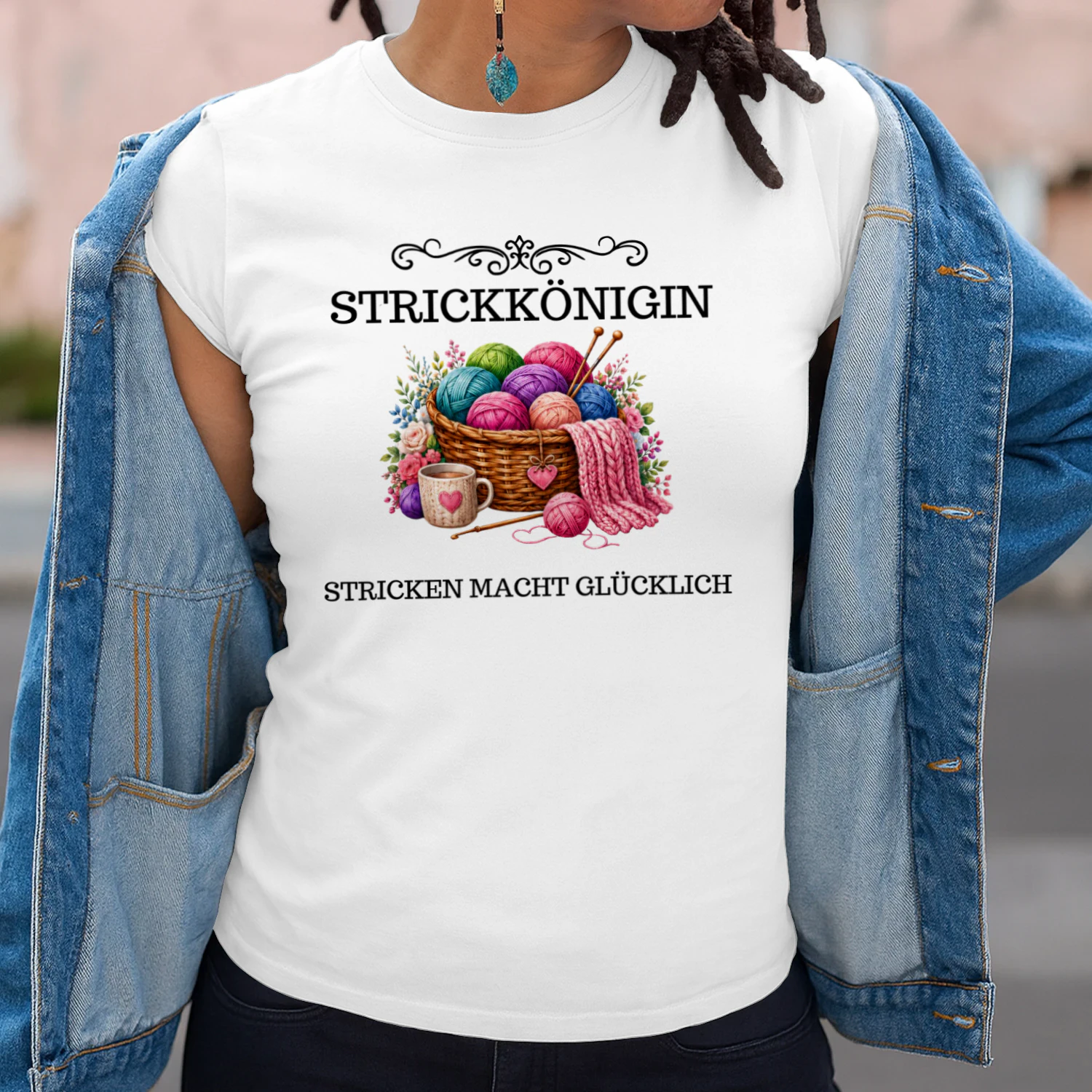 Strickkönigin - Stricken macht glücklich | Lustiges Geschenk für Oma, Mama & Rentnerin