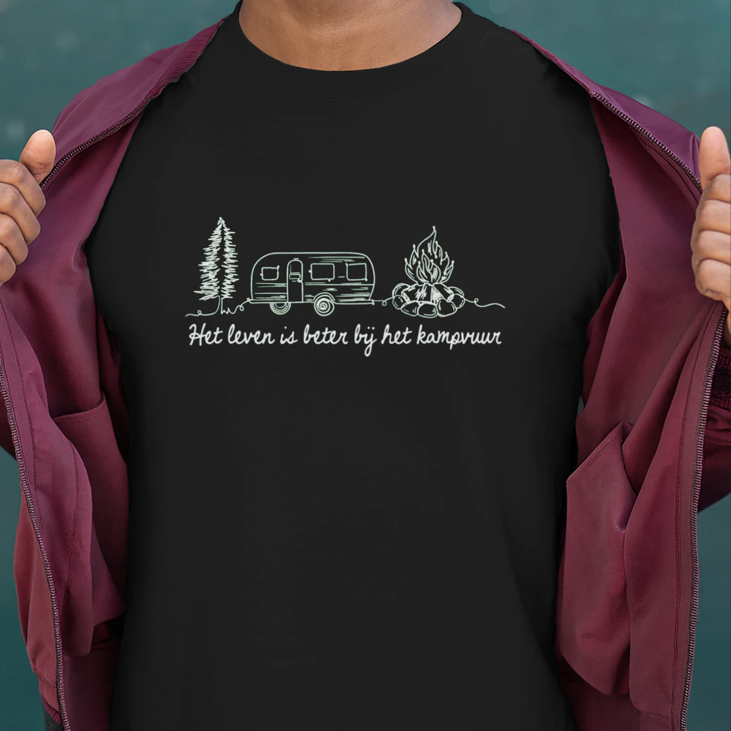 Het Leven Is Beter Bij Het Kampvuur – Grappig Camping & Kampeer T-Shirt