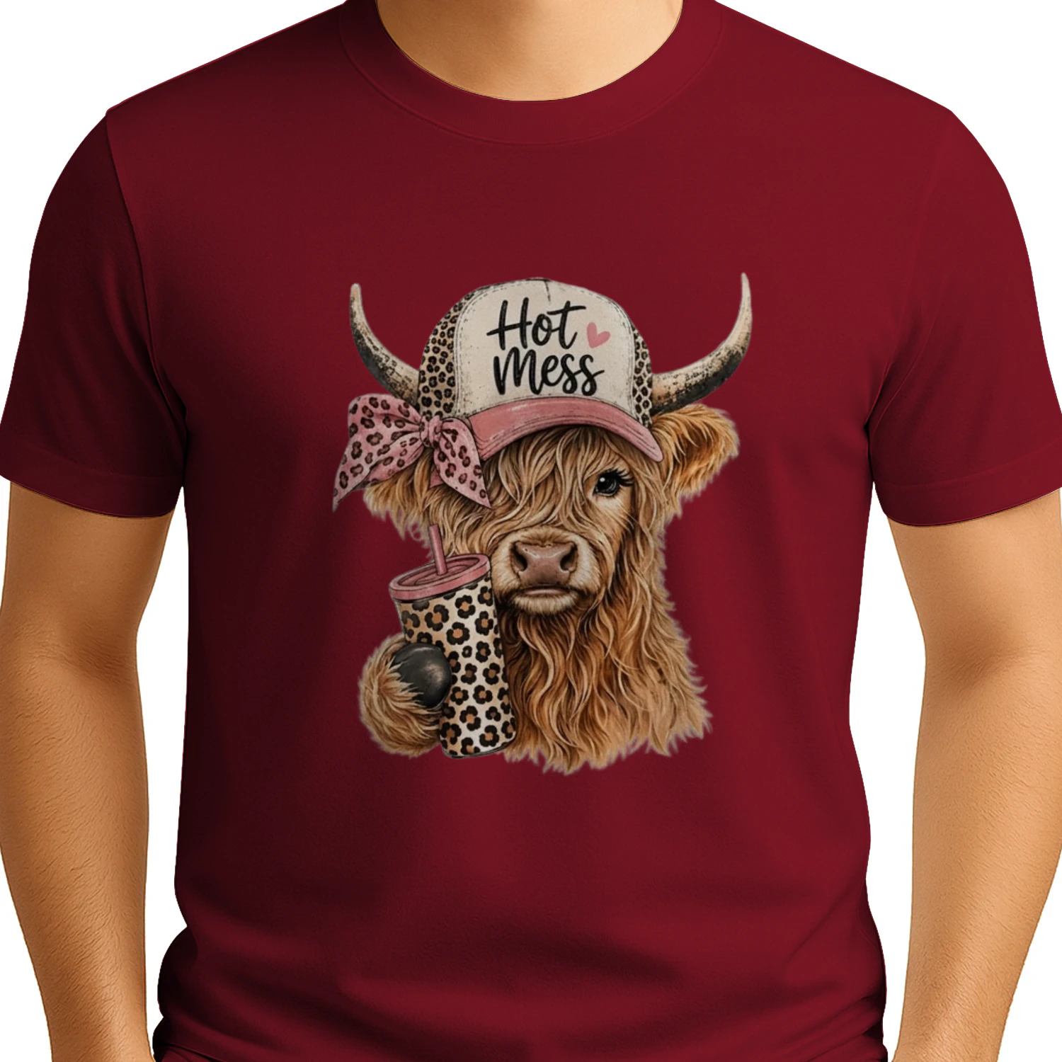 T-Shirt Graphique Vache Highland "Hot Mess" - Style Country Western, Casquette & Motif Léopard